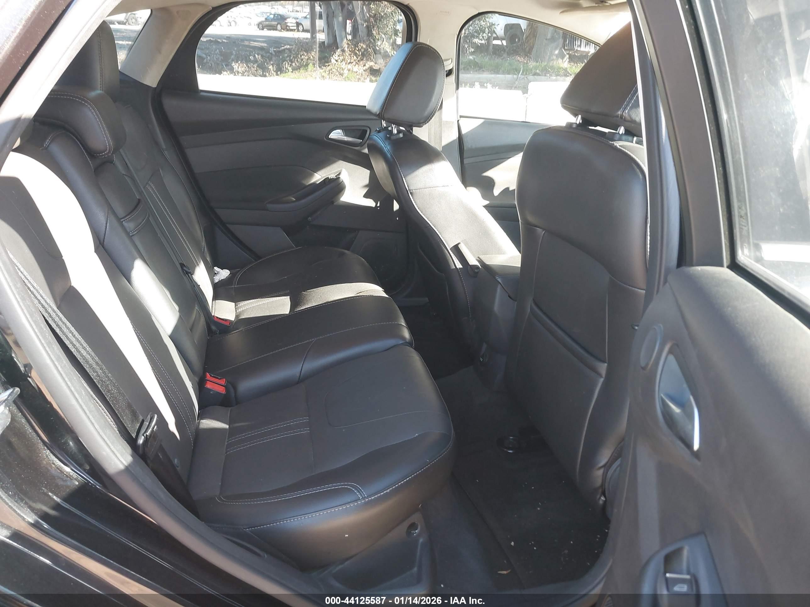 FORD FOCUS image 8