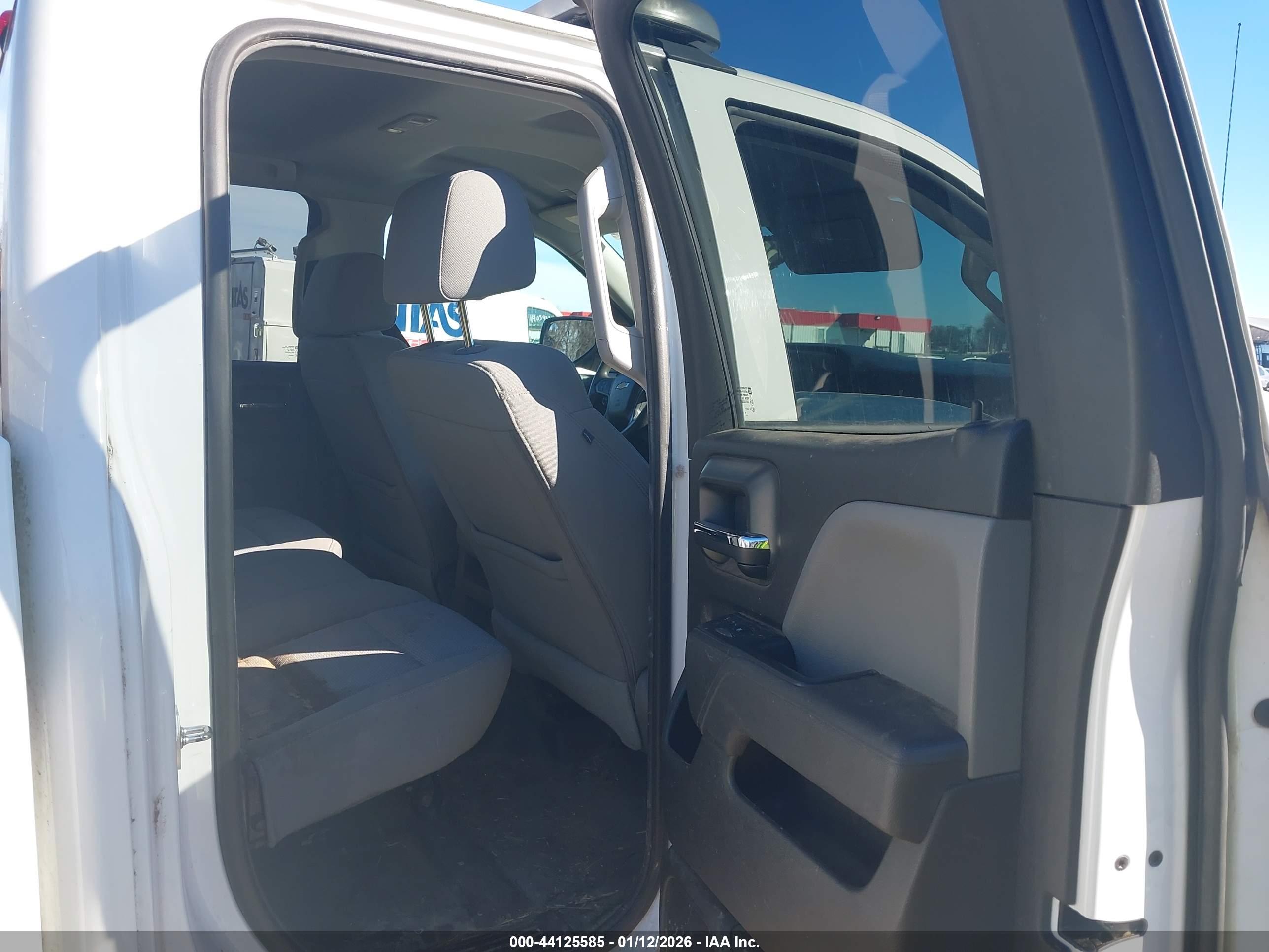 CHEVROLET SILVERADO image 8