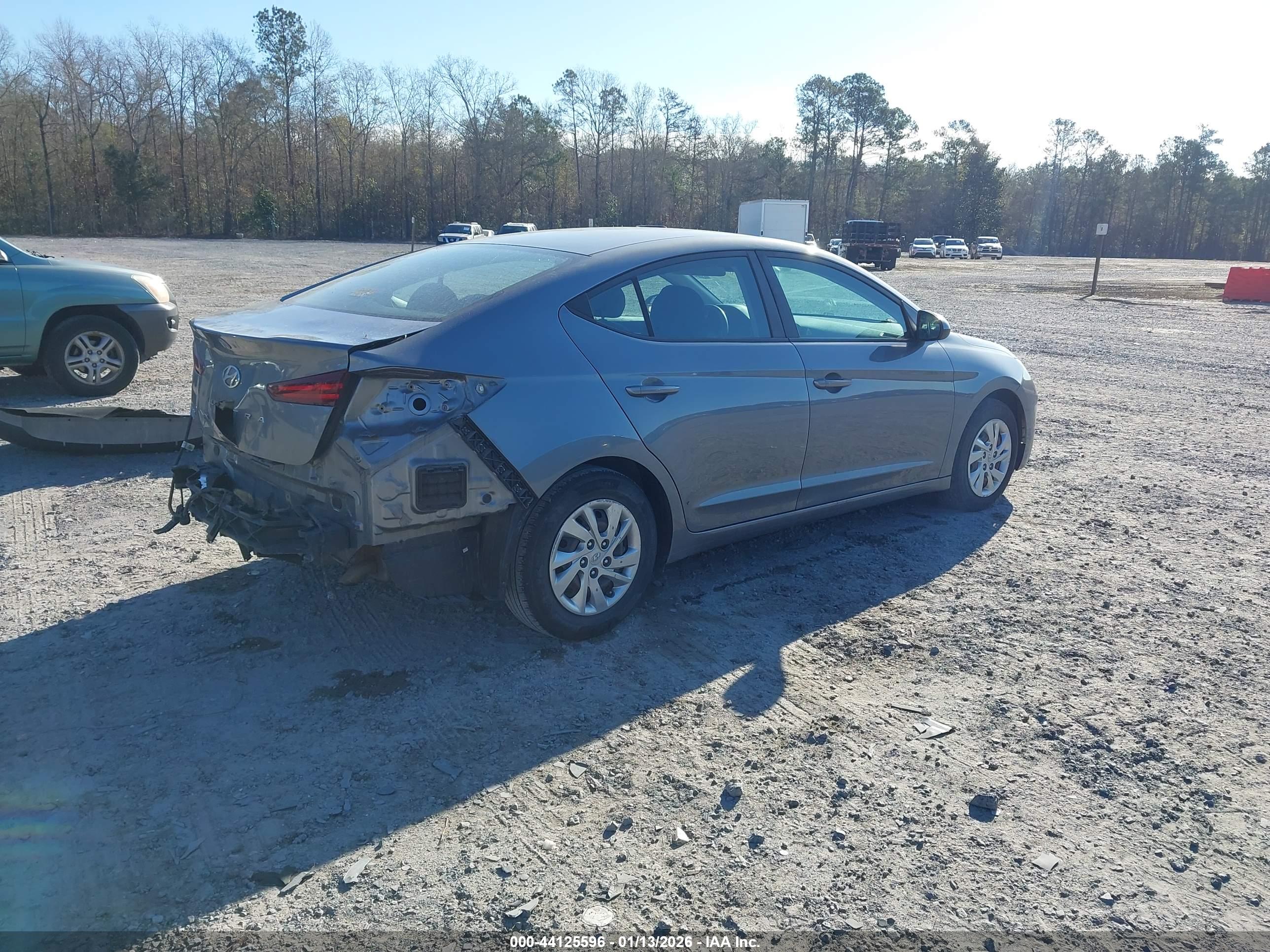 HYUNDAI ELANTRA image 4