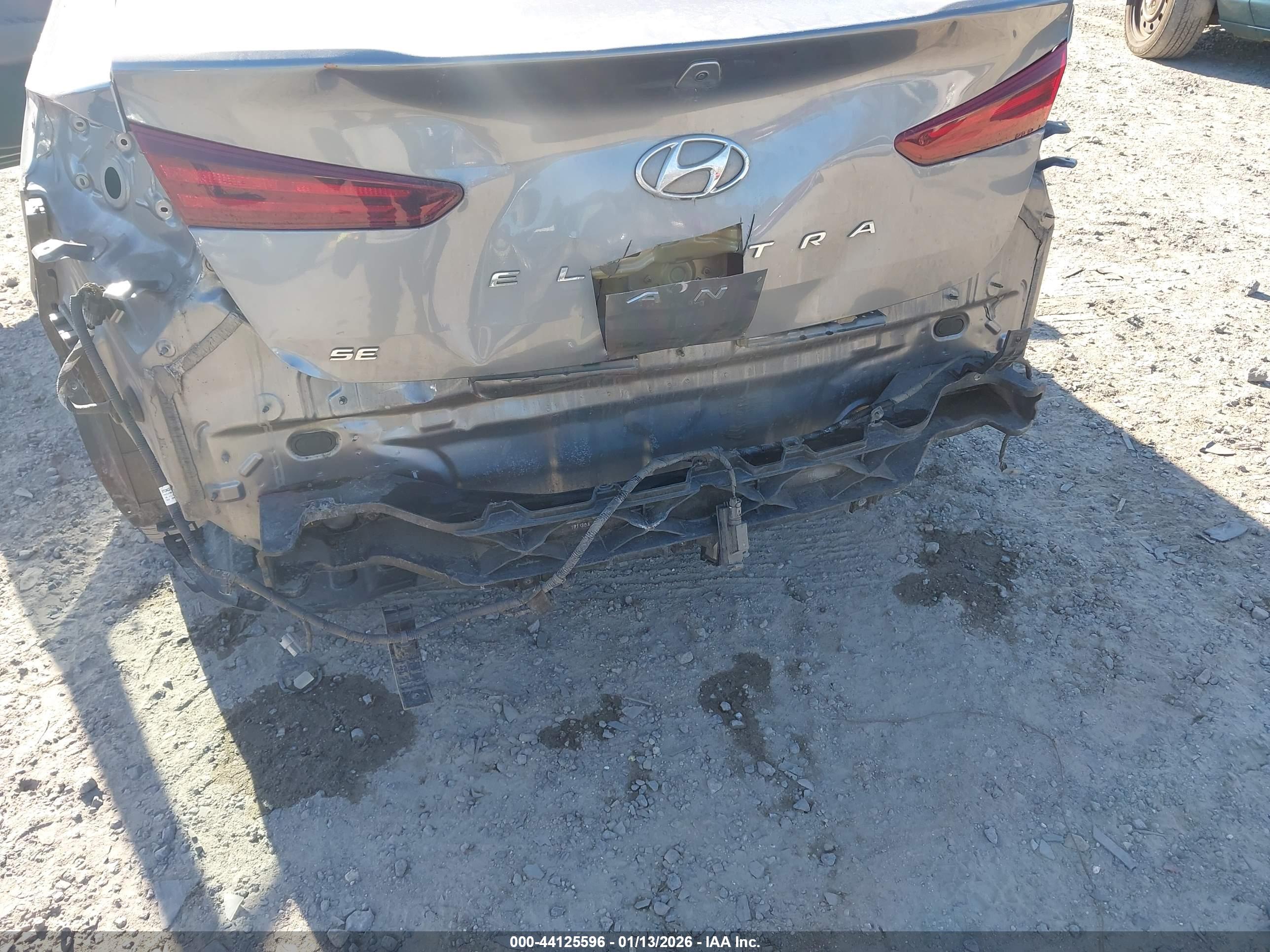 HYUNDAI ELANTRA image 6