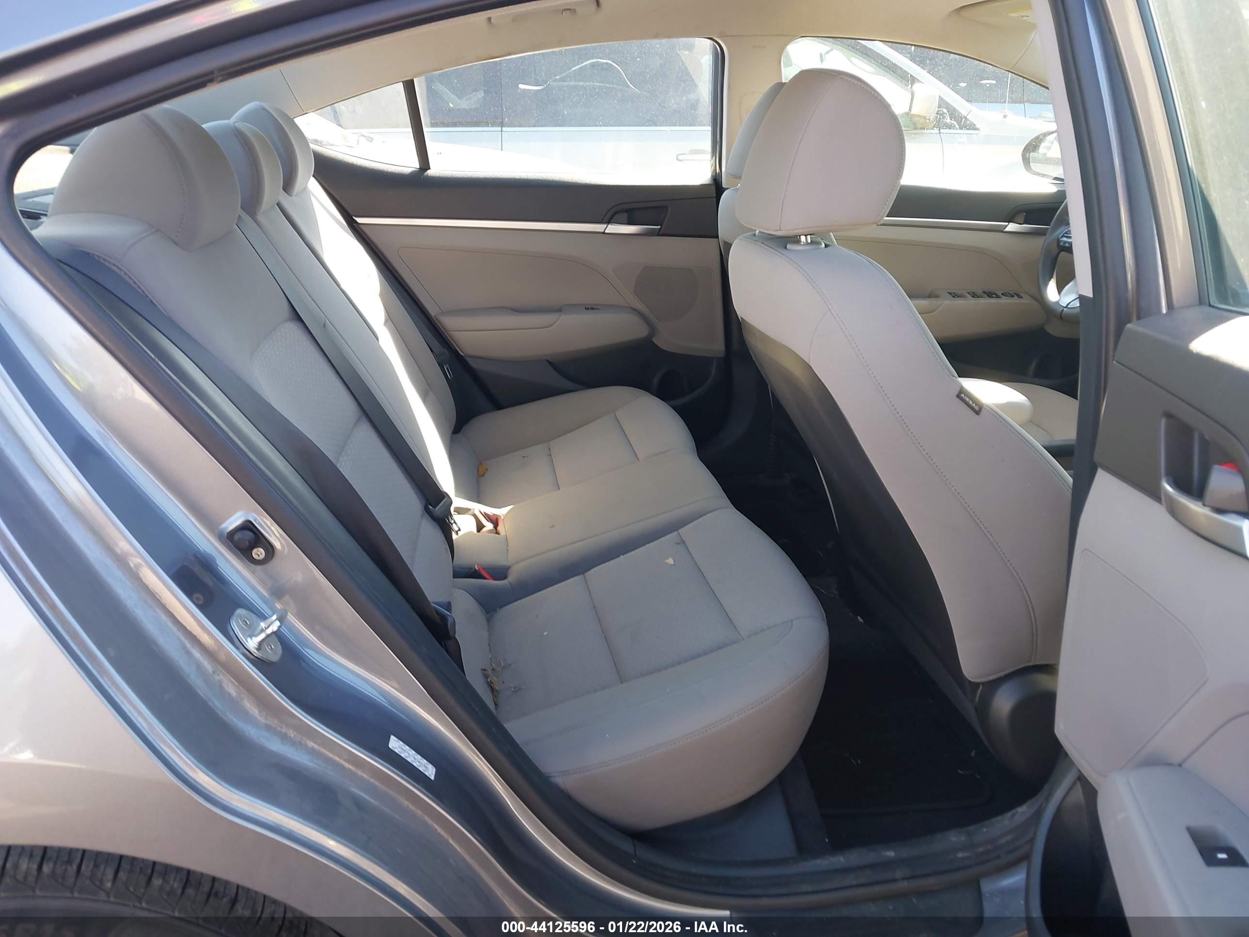 HYUNDAI ELANTRA image 8