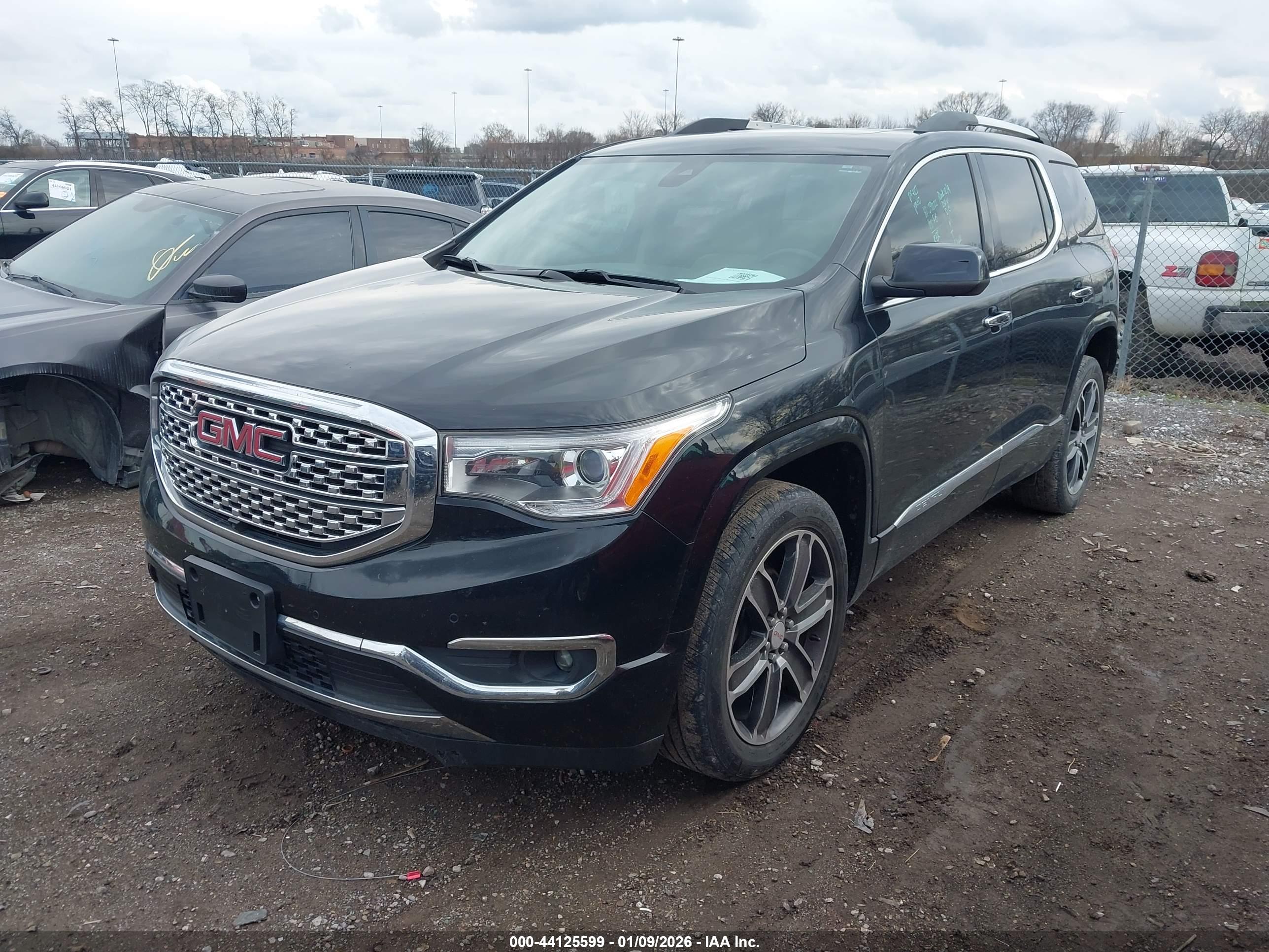 GMC ACADIA image 2