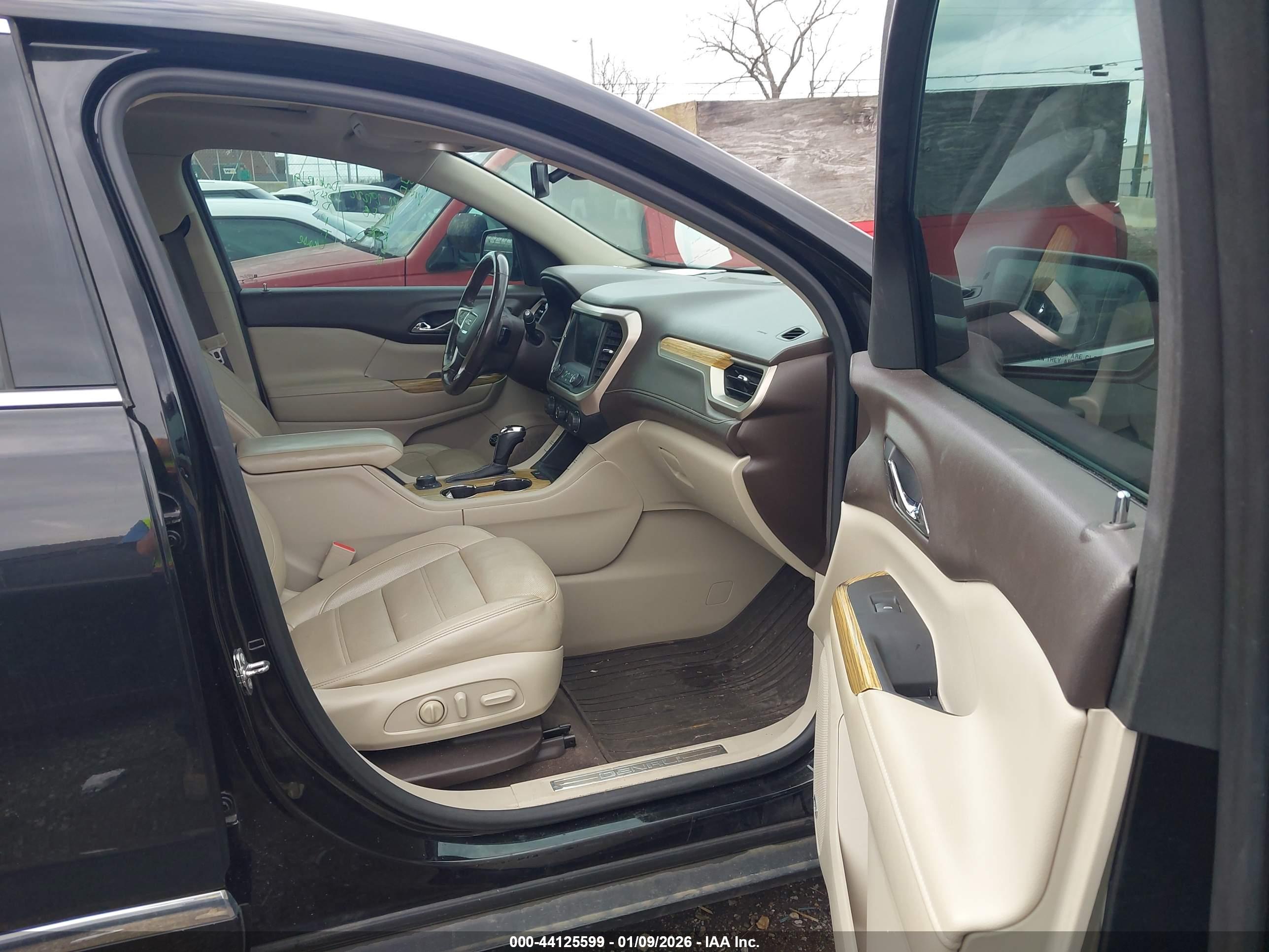 GMC ACADIA image 5