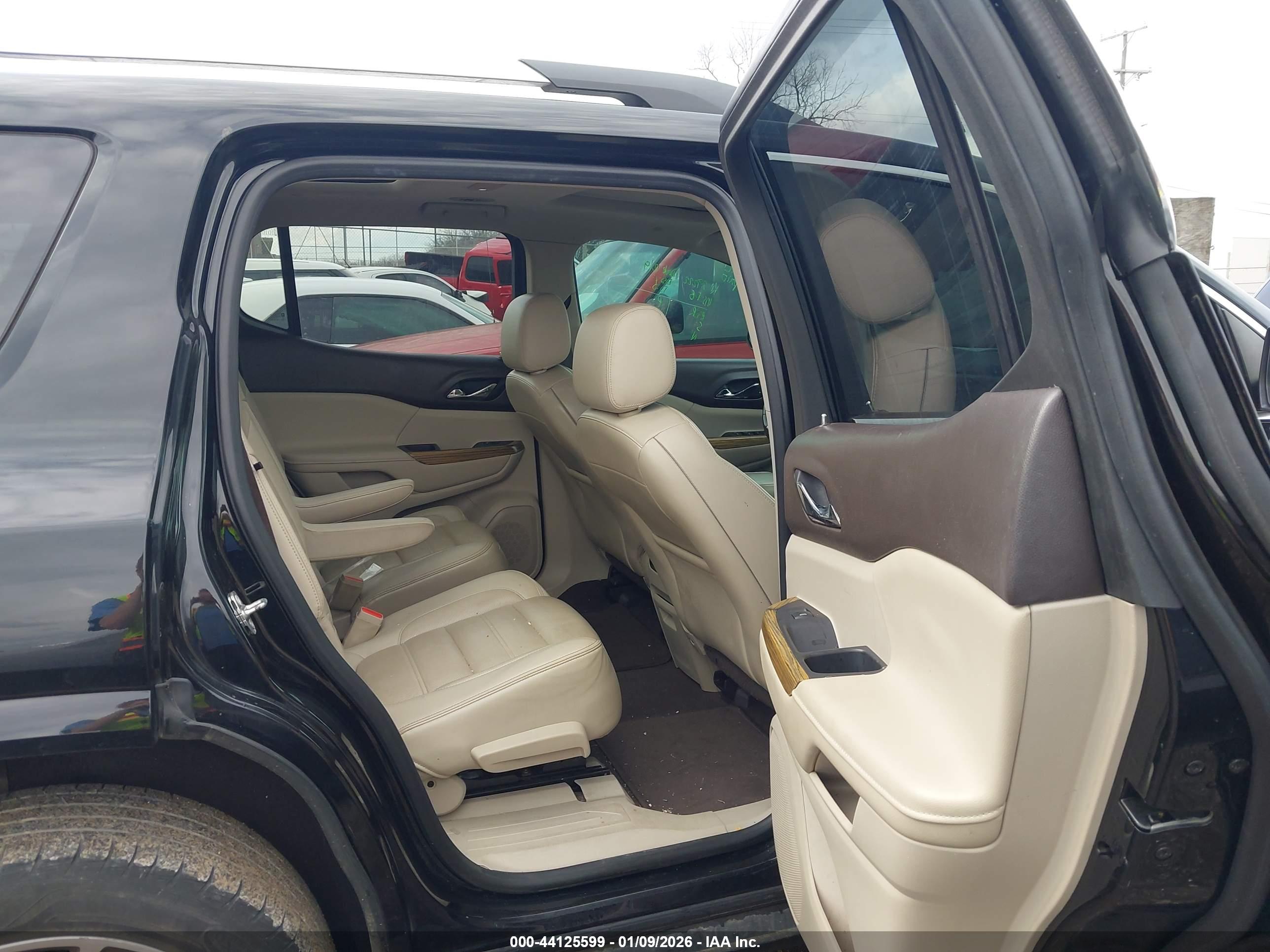 GMC ACADIA image 8
