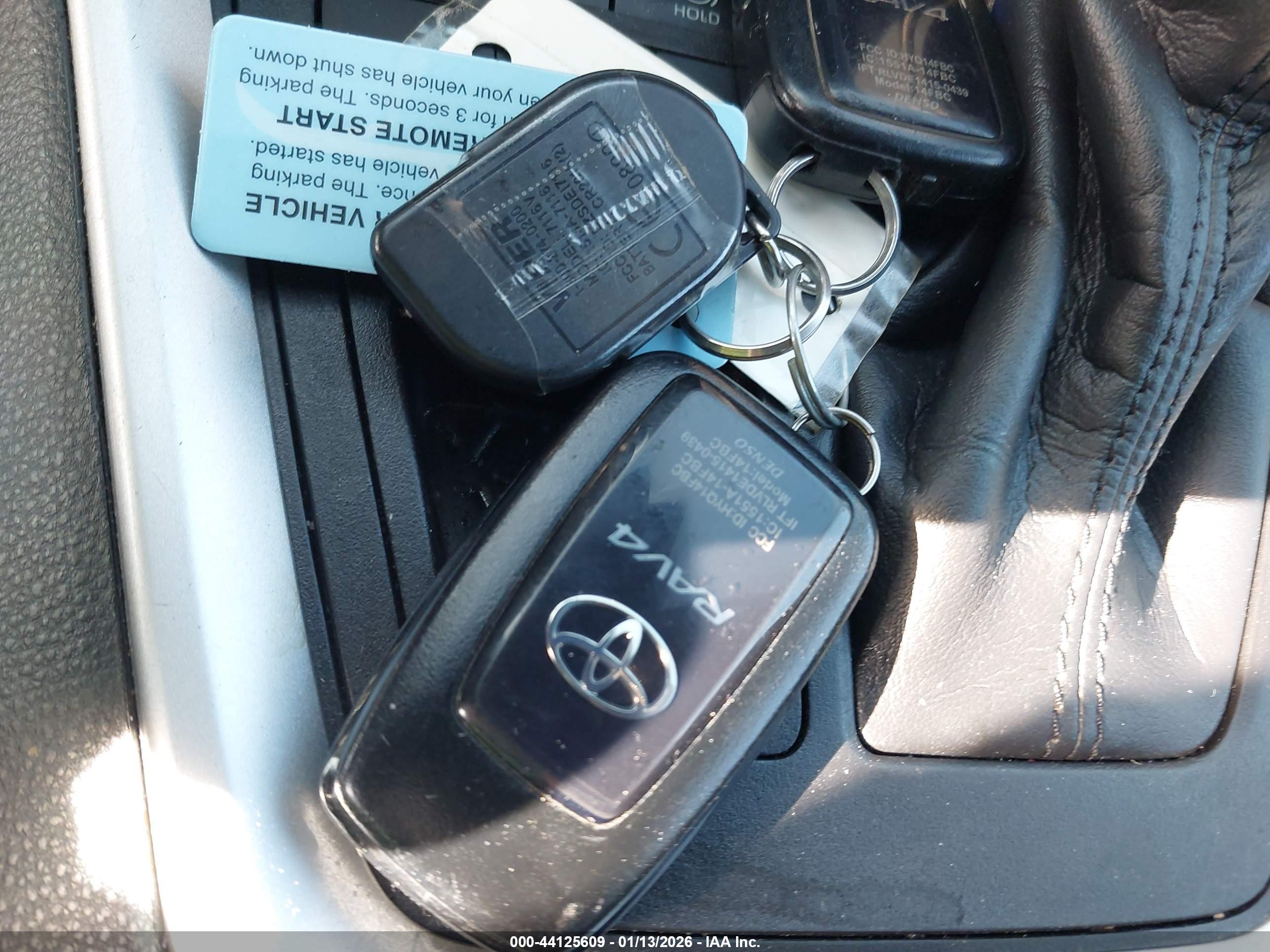TOYOTA RAV4 image 11
