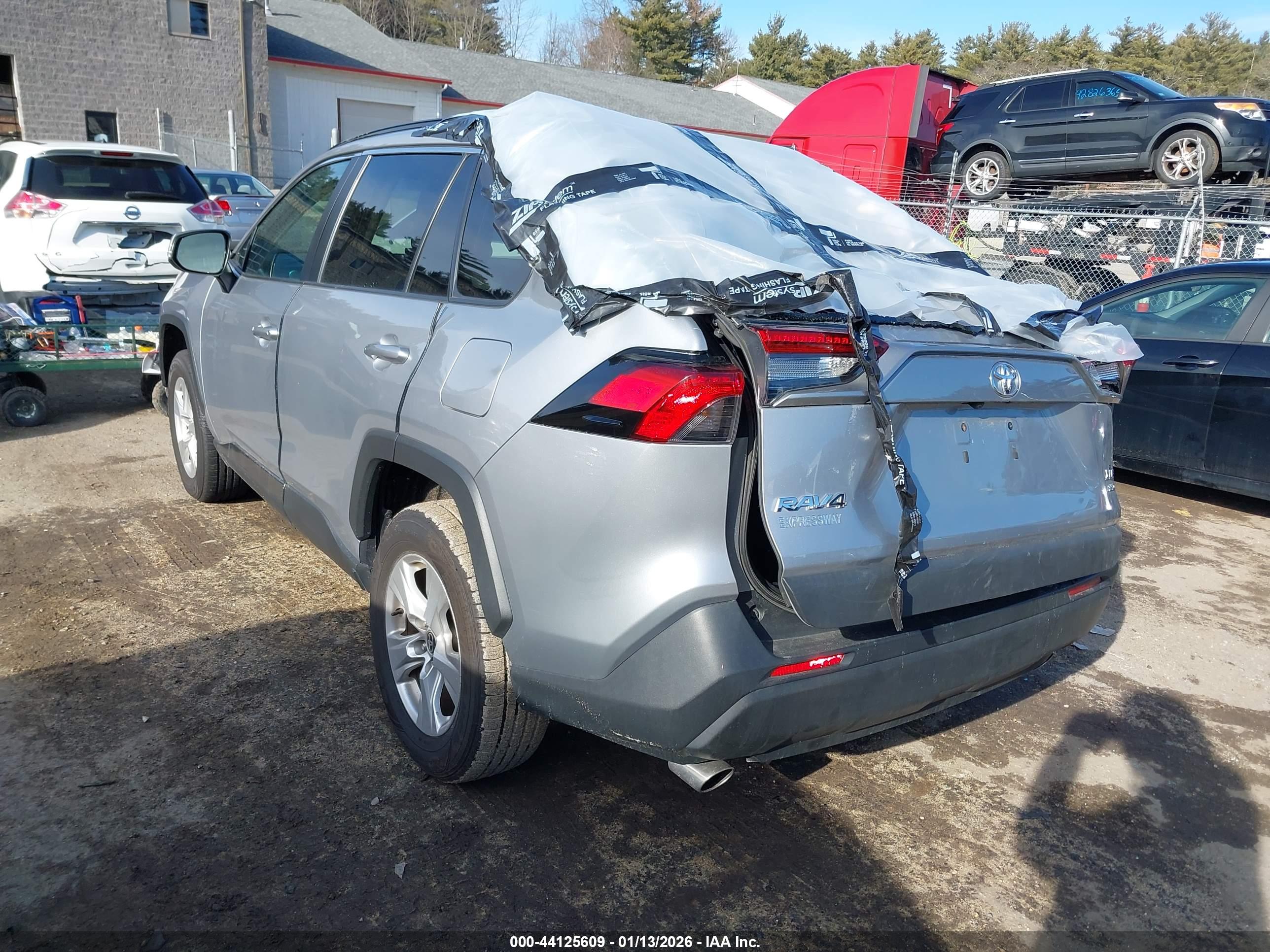 TOYOTA RAV4 image 3