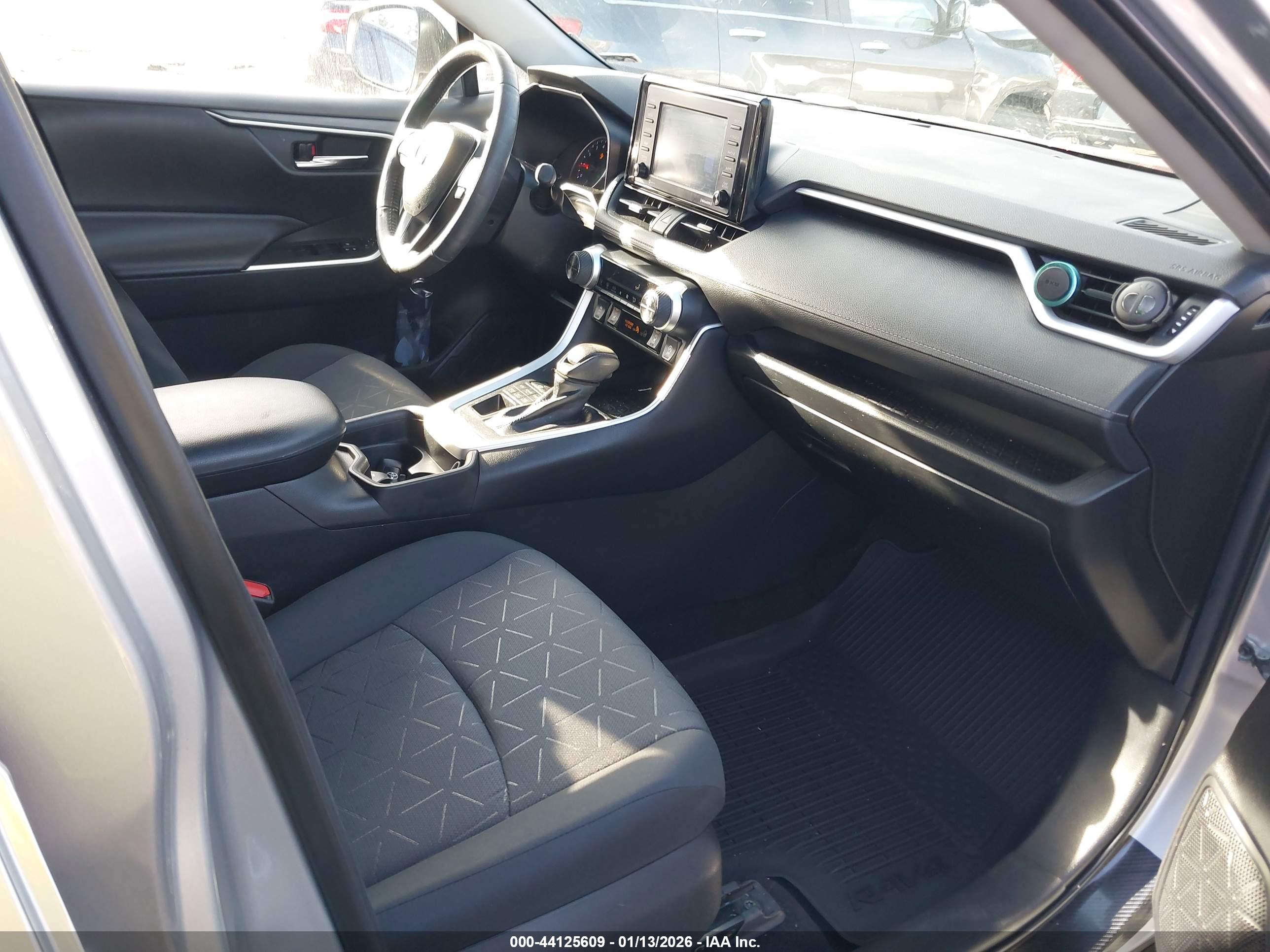 TOYOTA RAV4 image 5