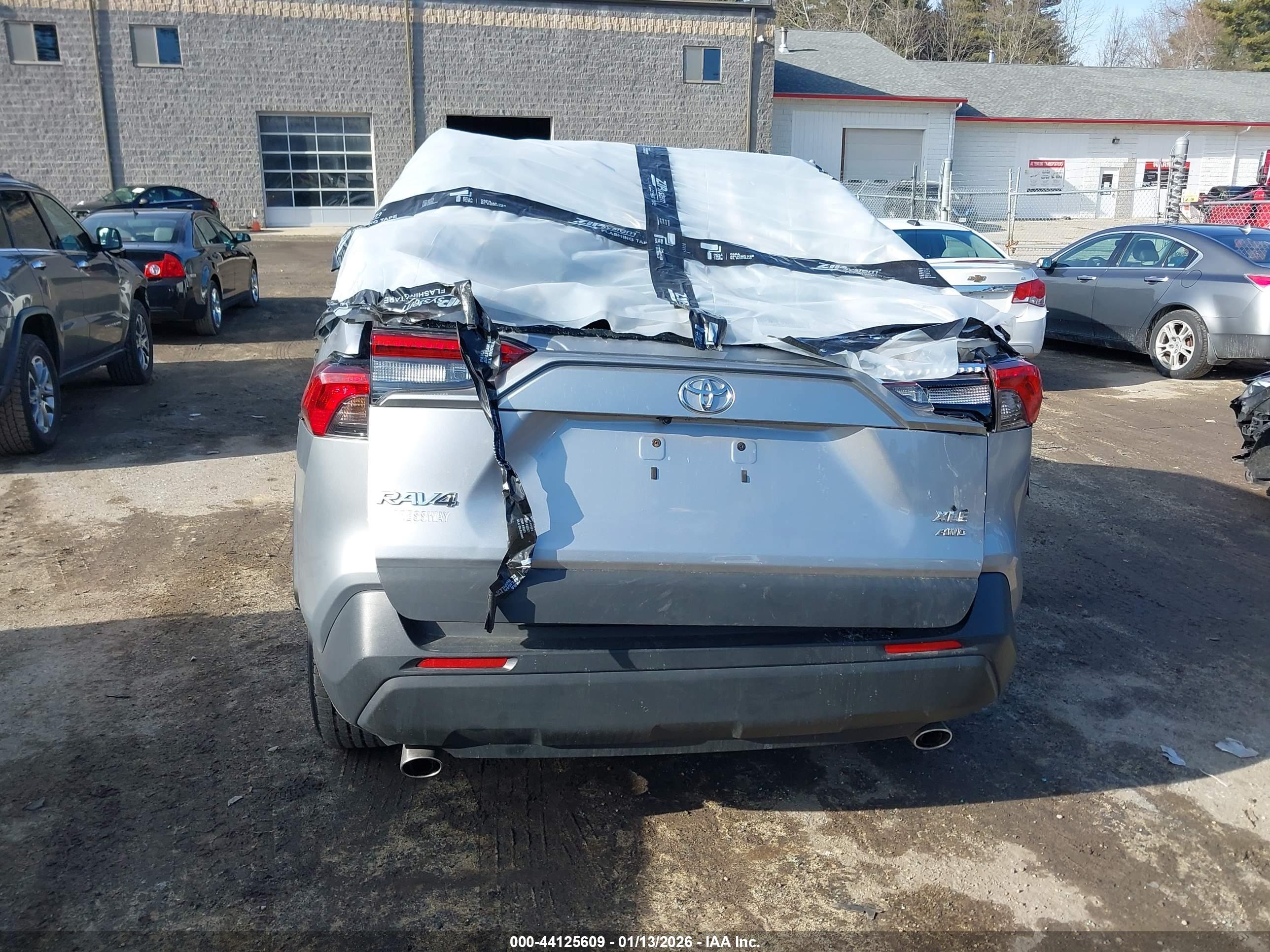 TOYOTA RAV4 image 6