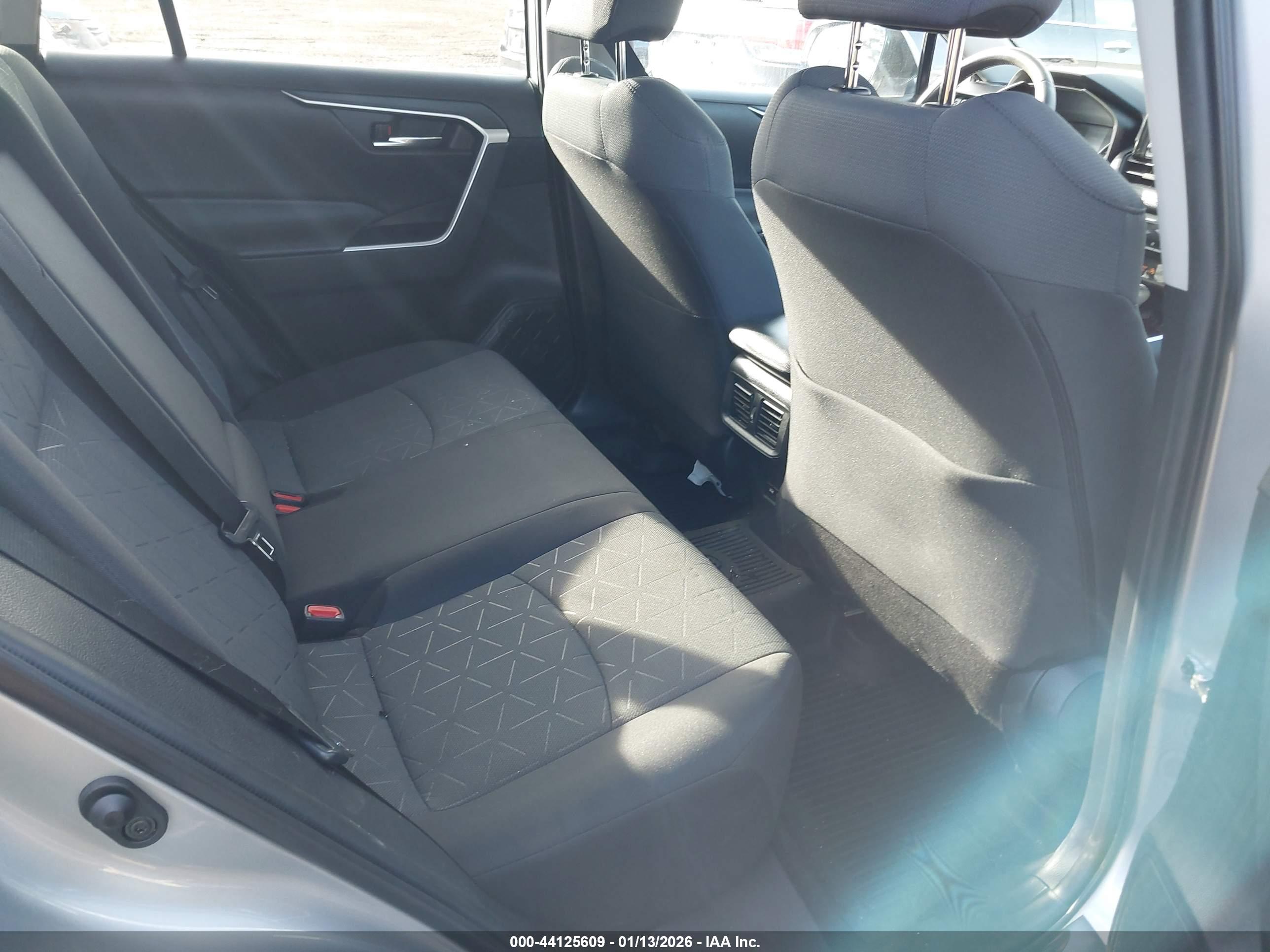 TOYOTA RAV4 image 8