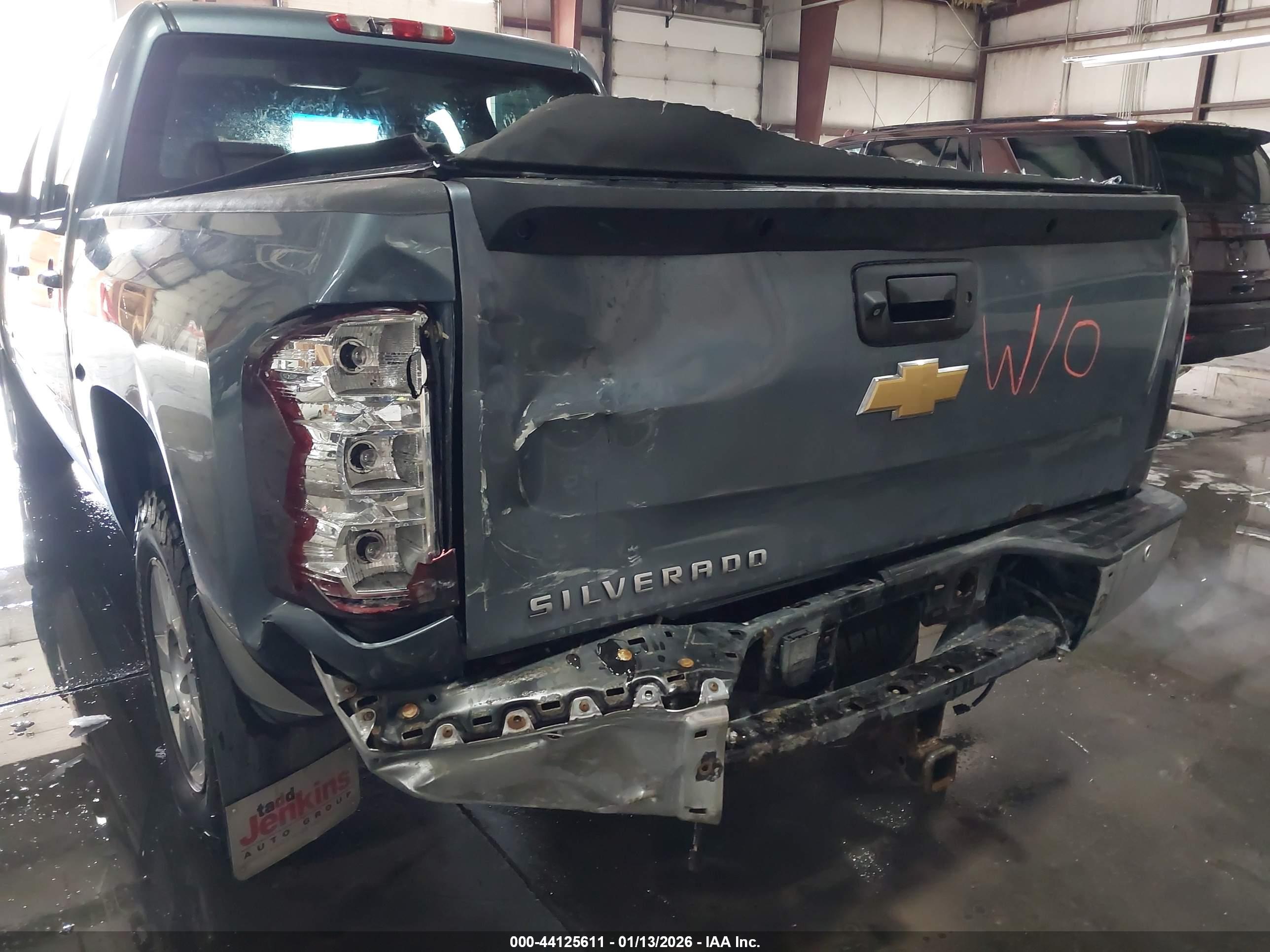CHEVROLET SILVERADO image 6