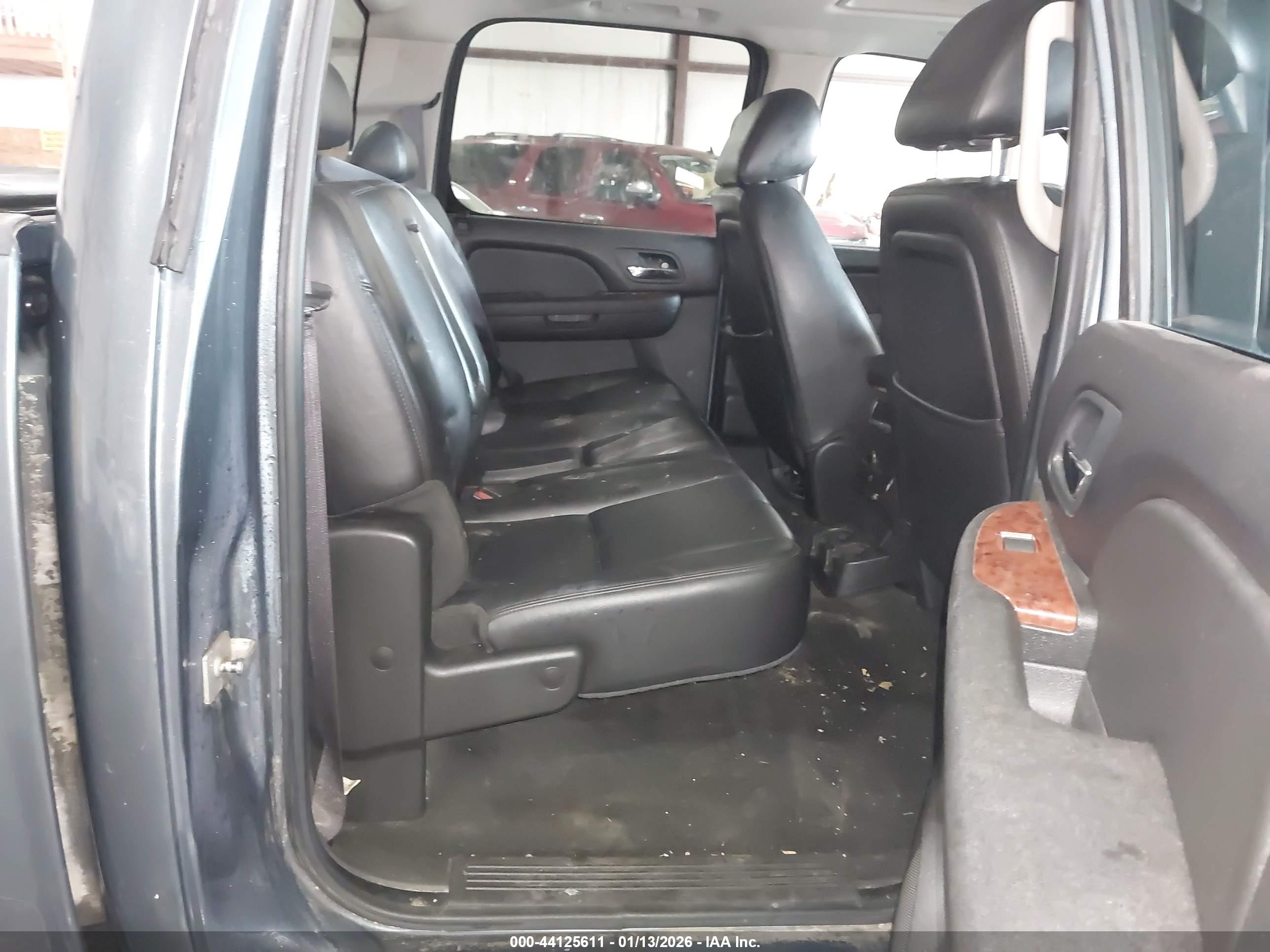 CHEVROLET SILVERADO image 8