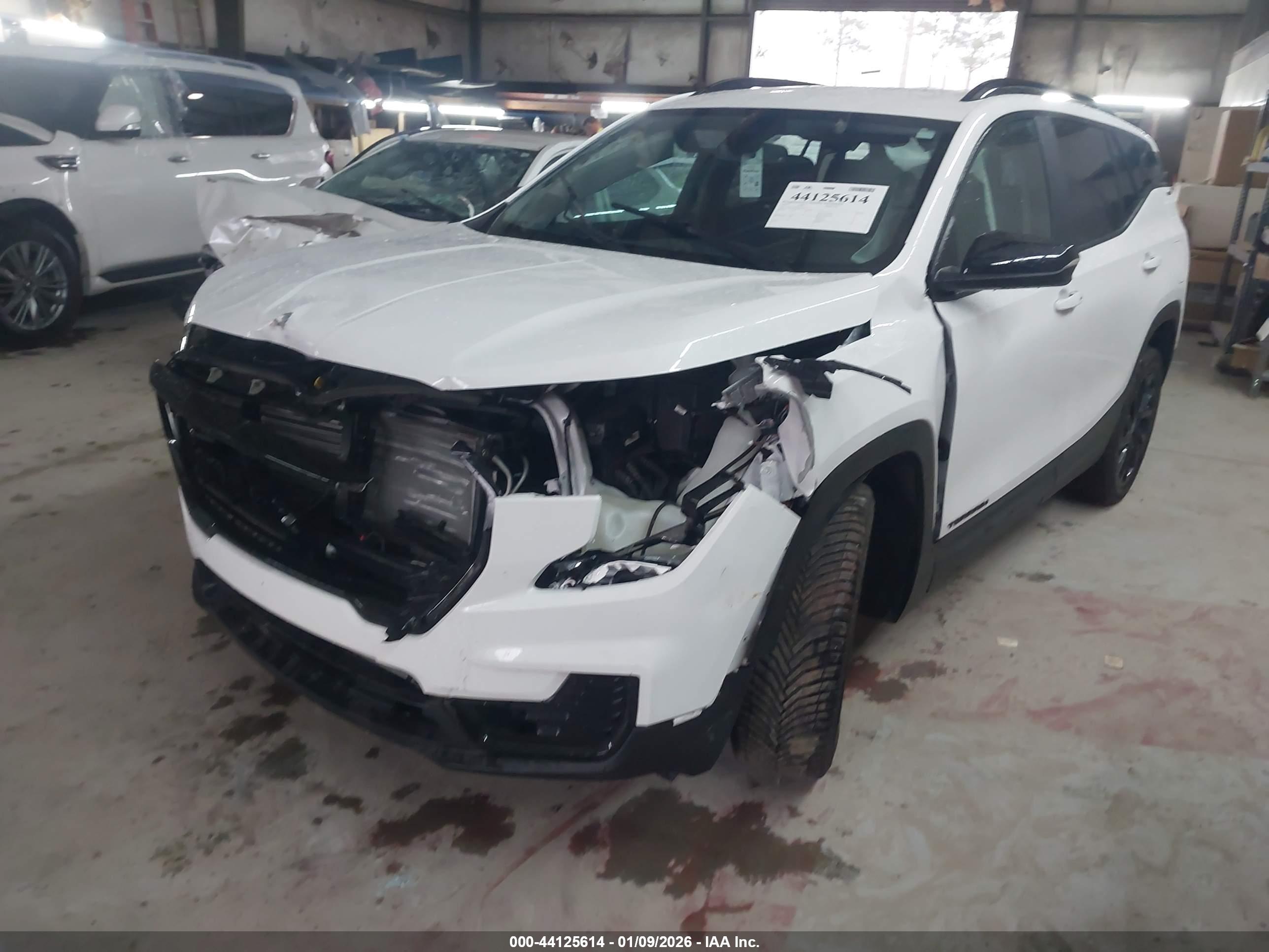 GMC TERRAIN image 2