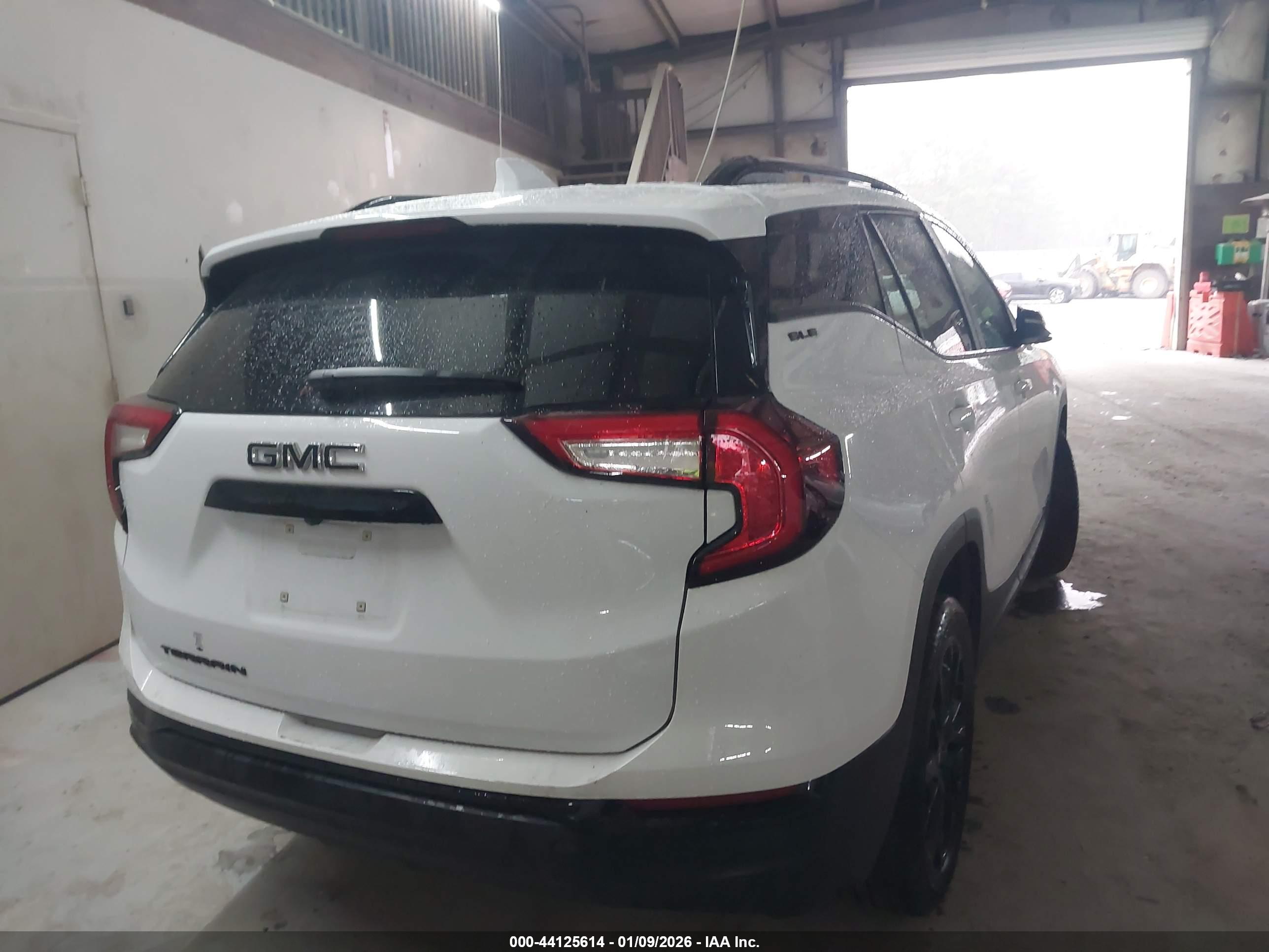 GMC TERRAIN image 4