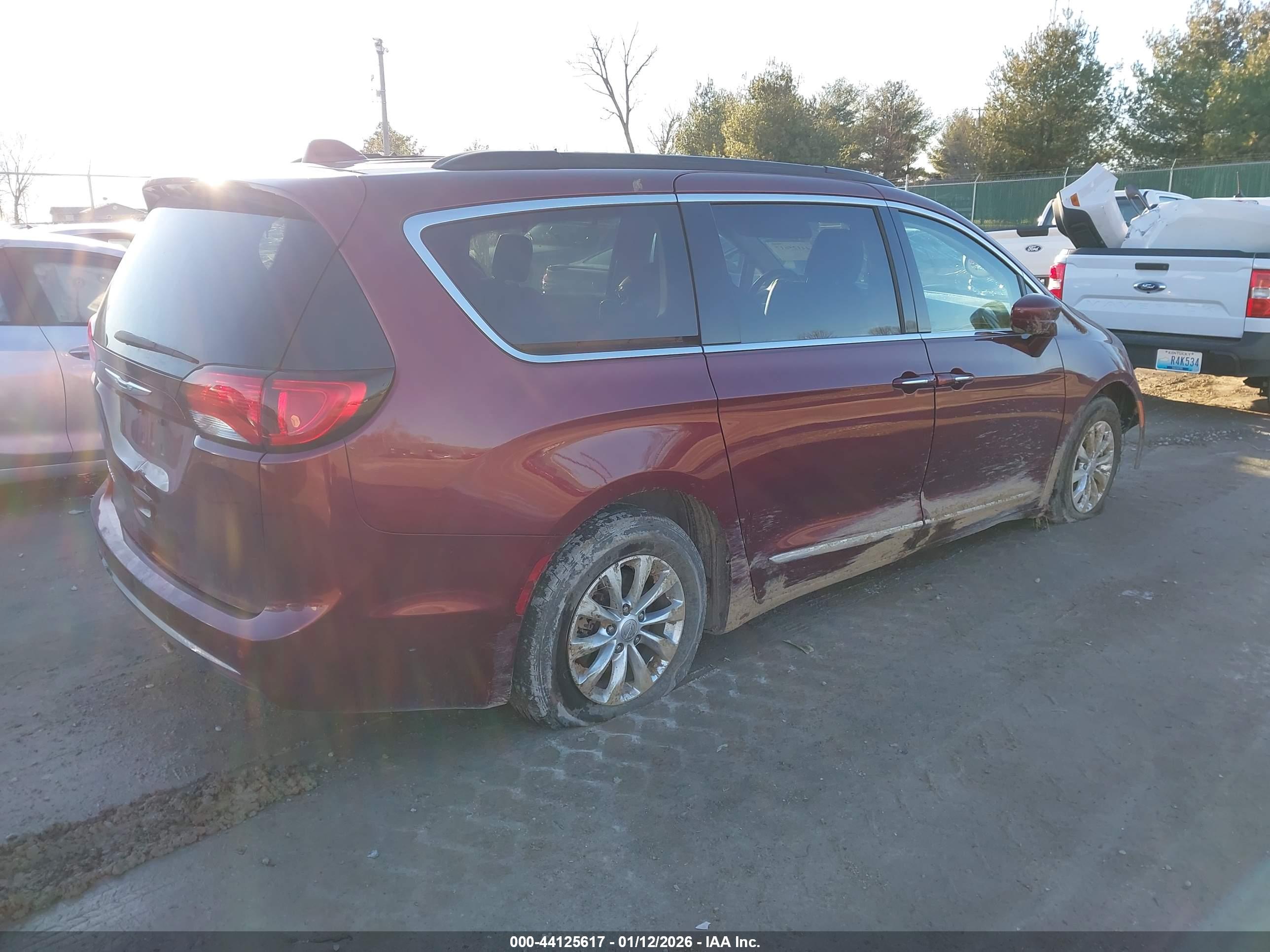 CHRYSLER PACIFICA image 4