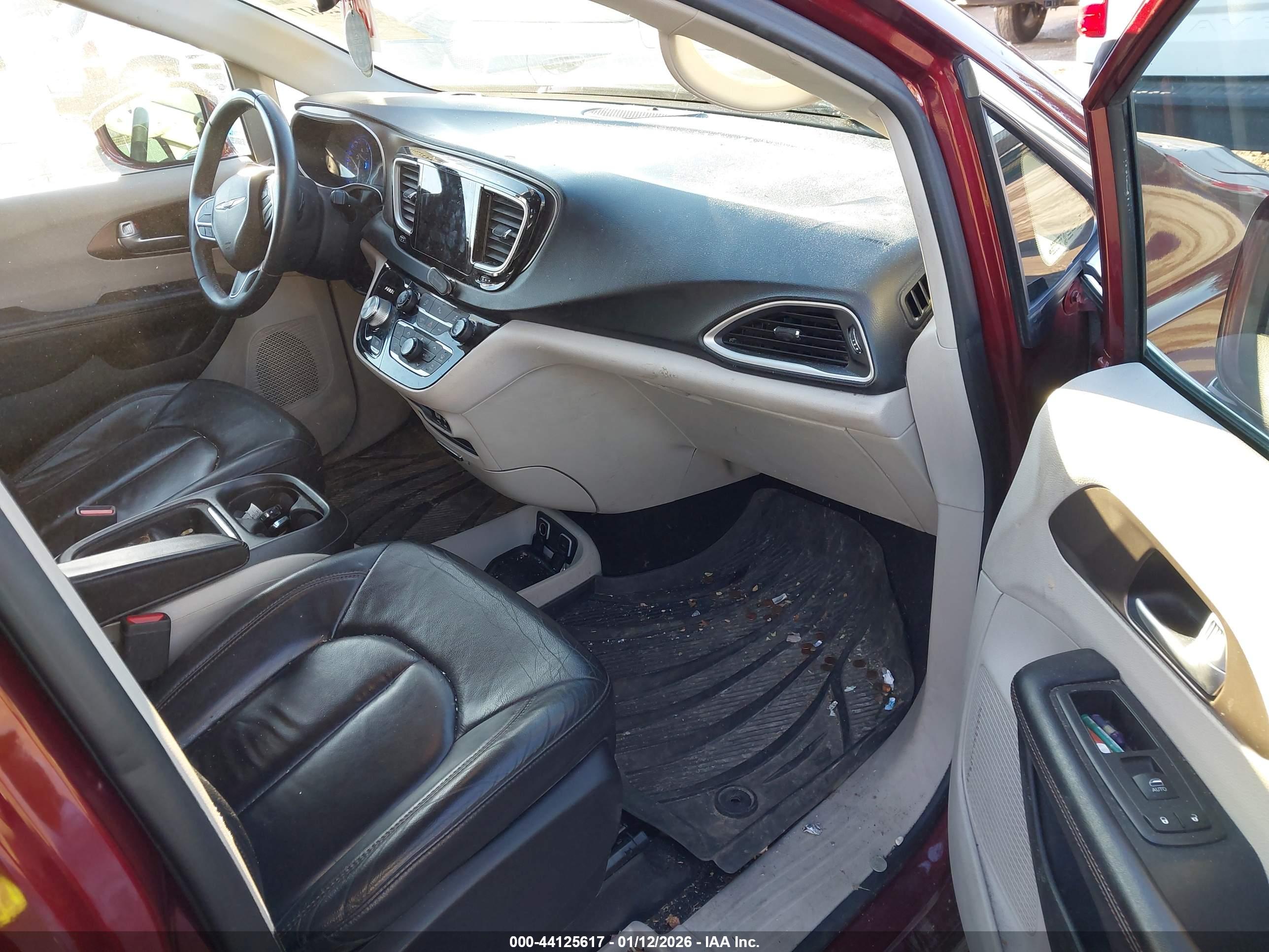CHRYSLER PACIFICA image 5