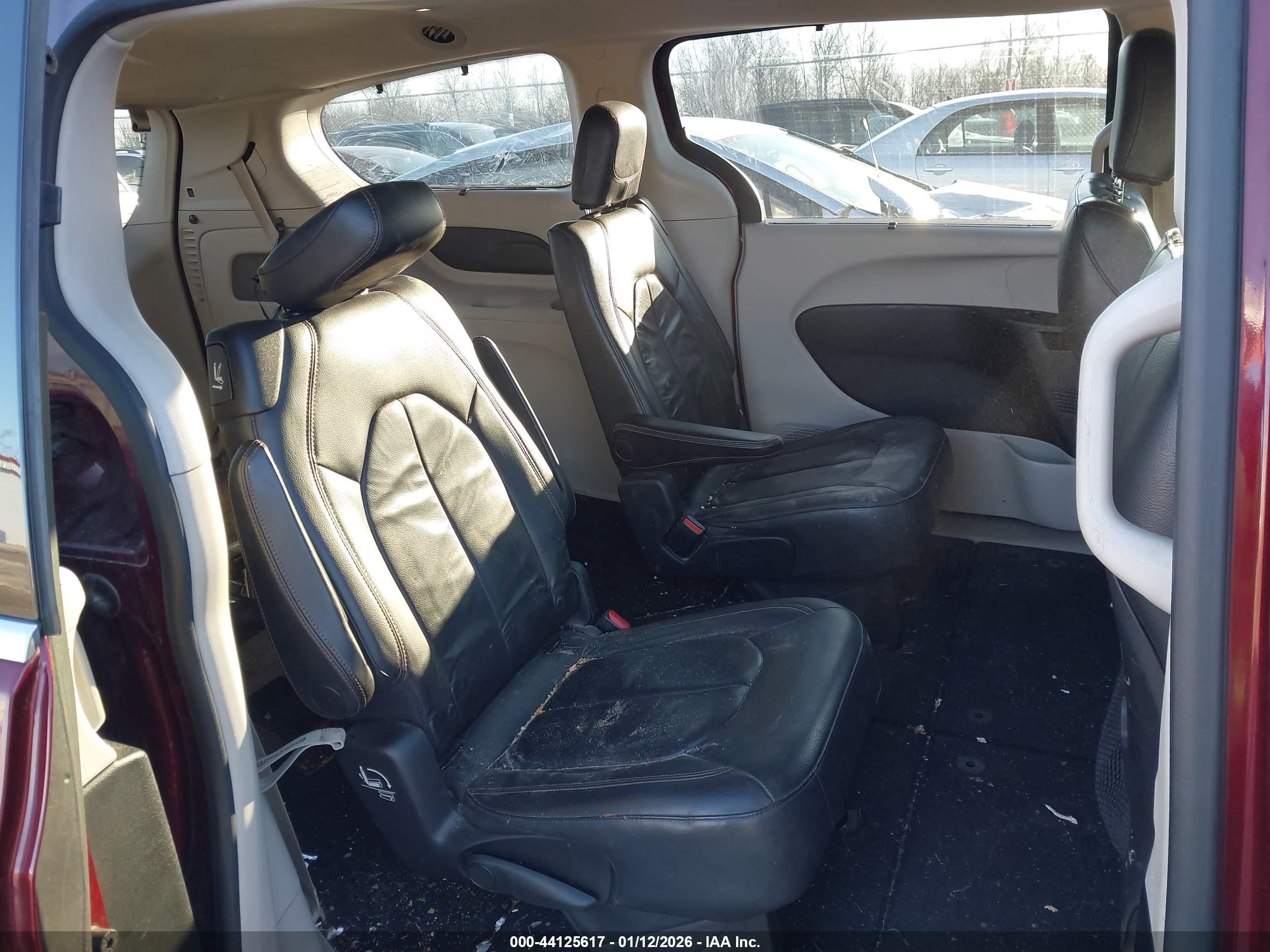 CHRYSLER PACIFICA image 8