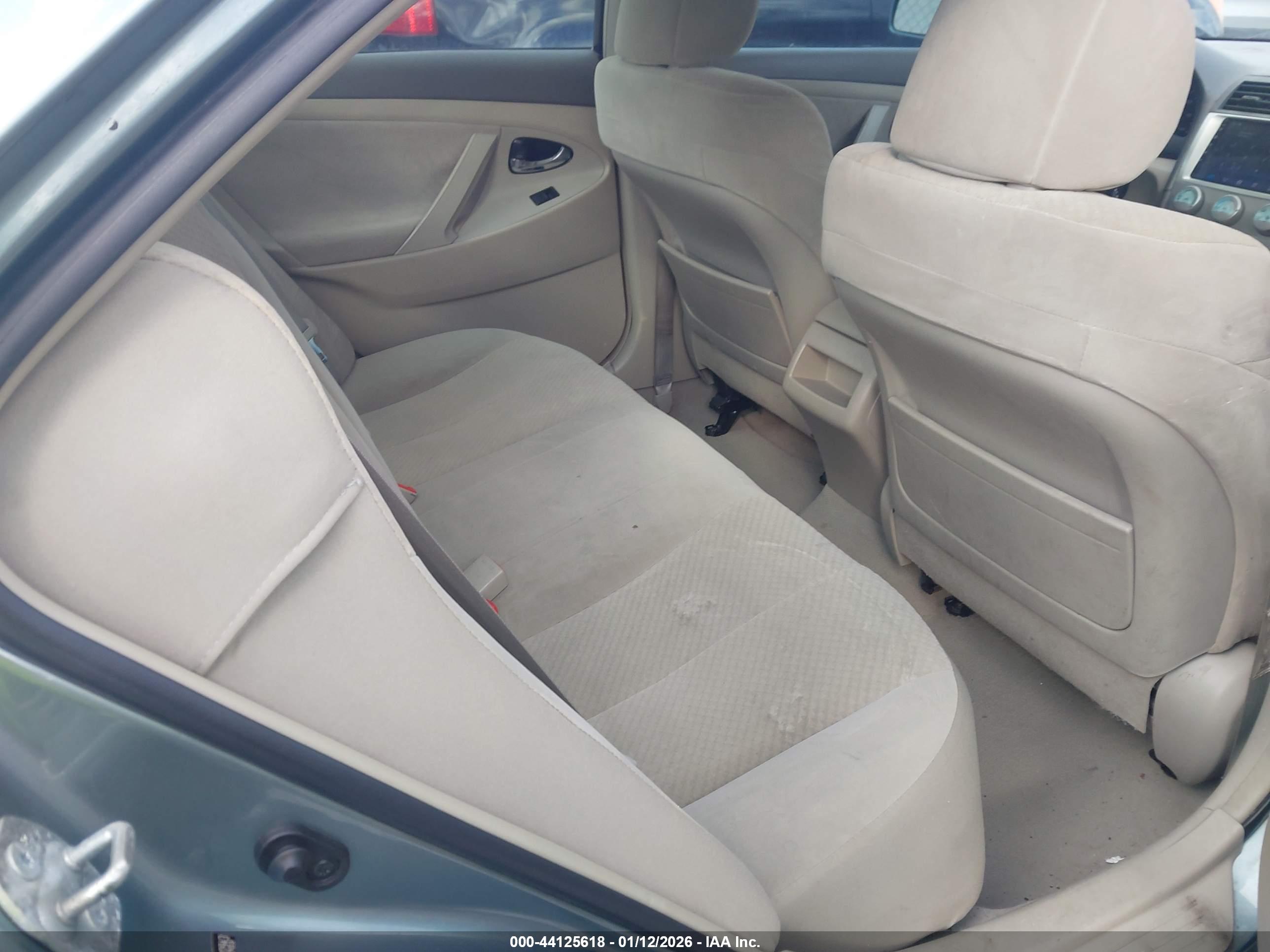 TOYOTA CAMRY image 8