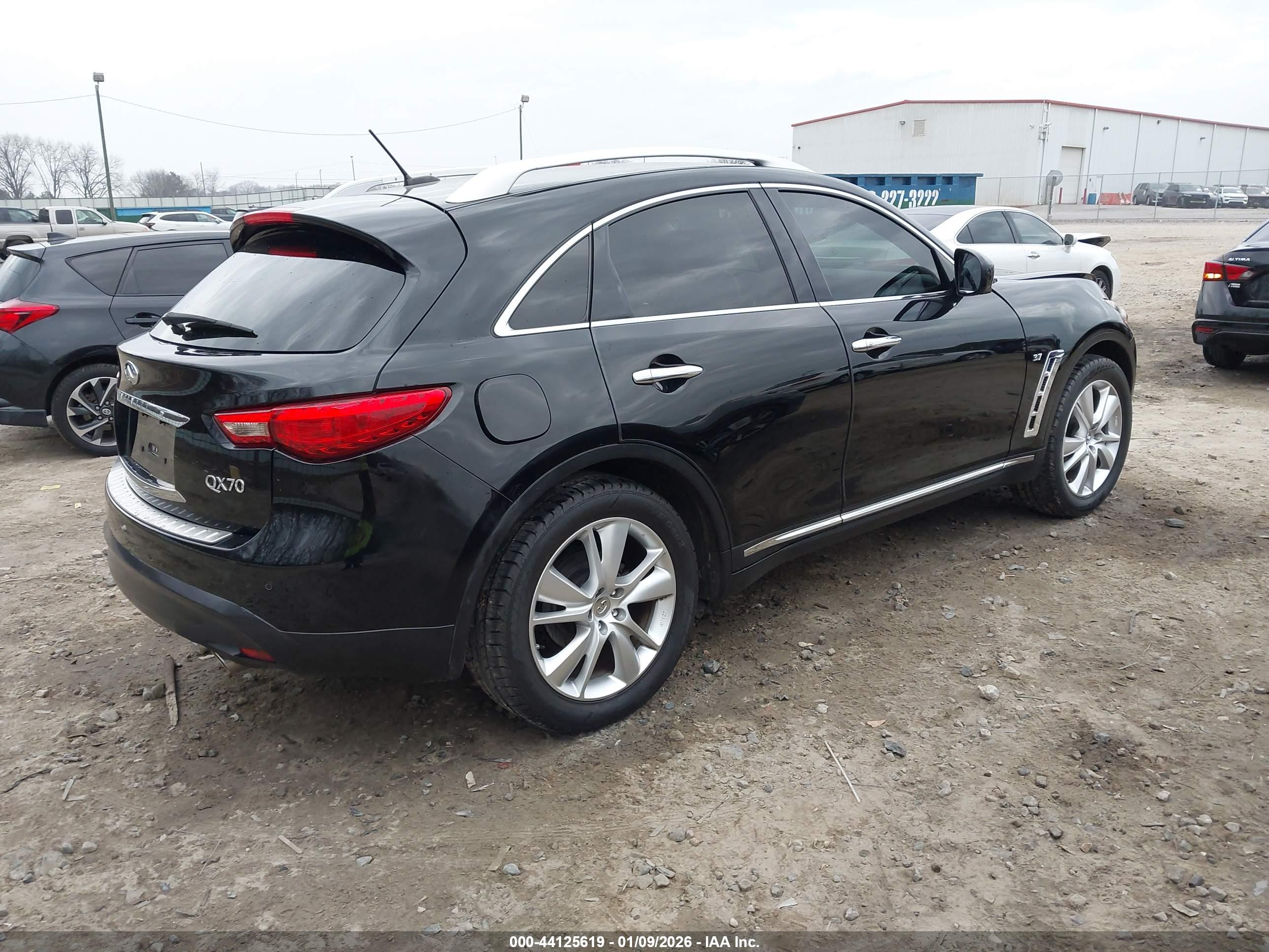 INFINITI QX70 image 4
