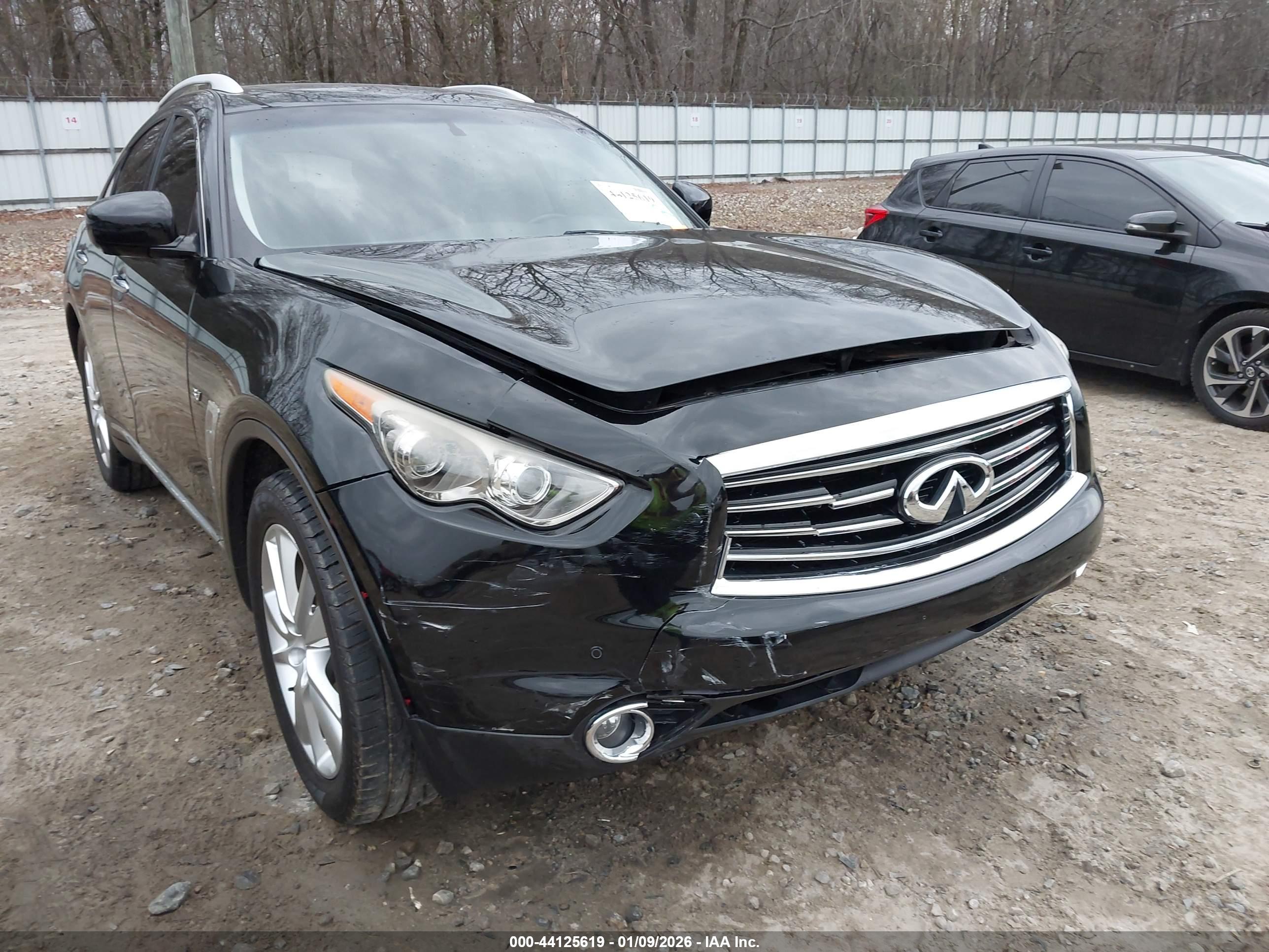 INFINITI QX70 image 6