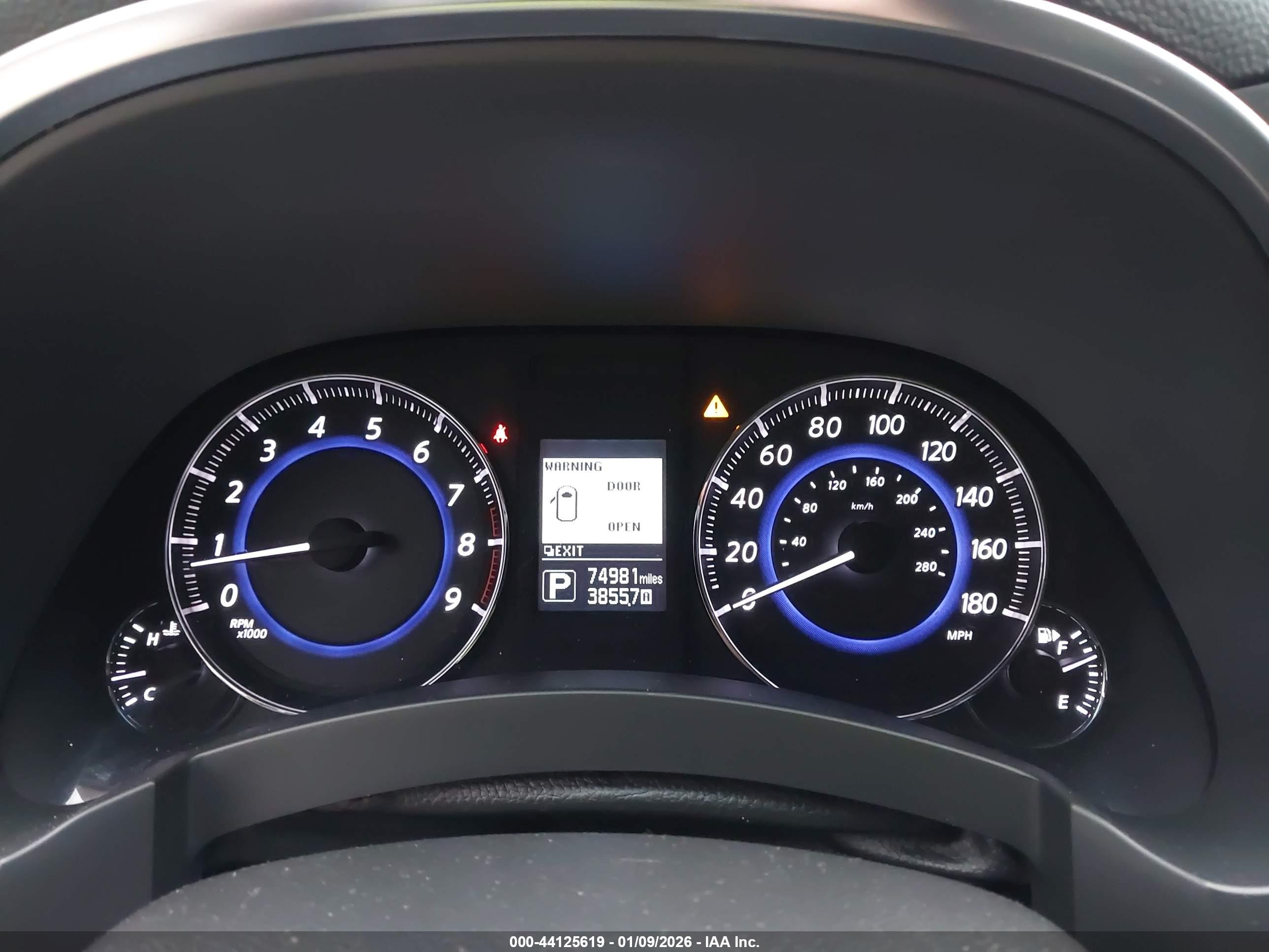 INFINITI QX70 image 7