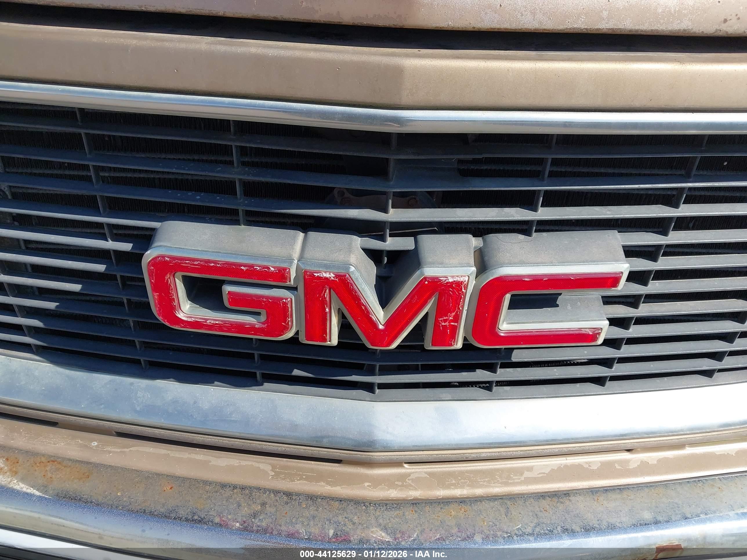 GMC SUBURBAN image 6
