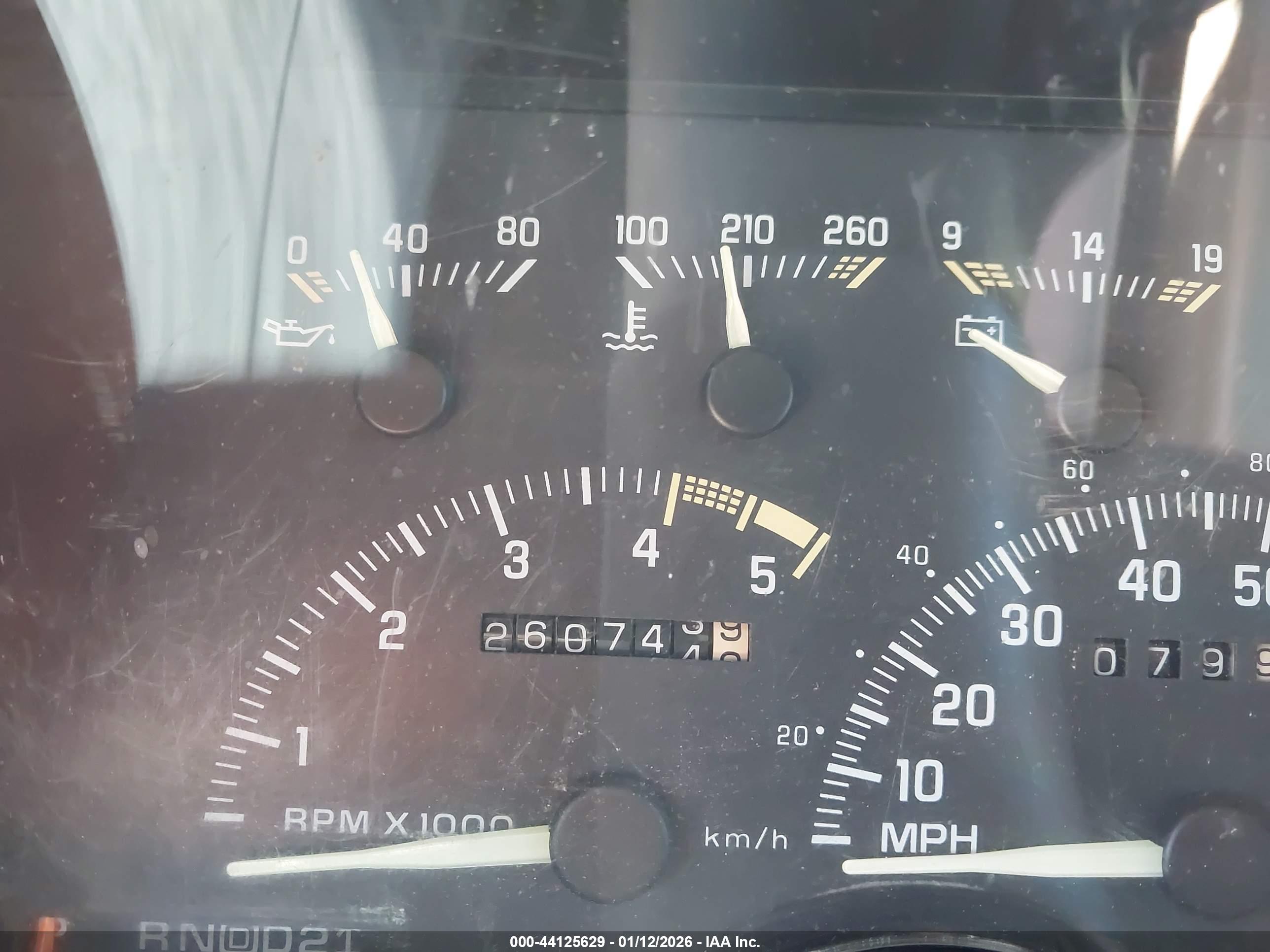 GMC SUBURBAN image 7