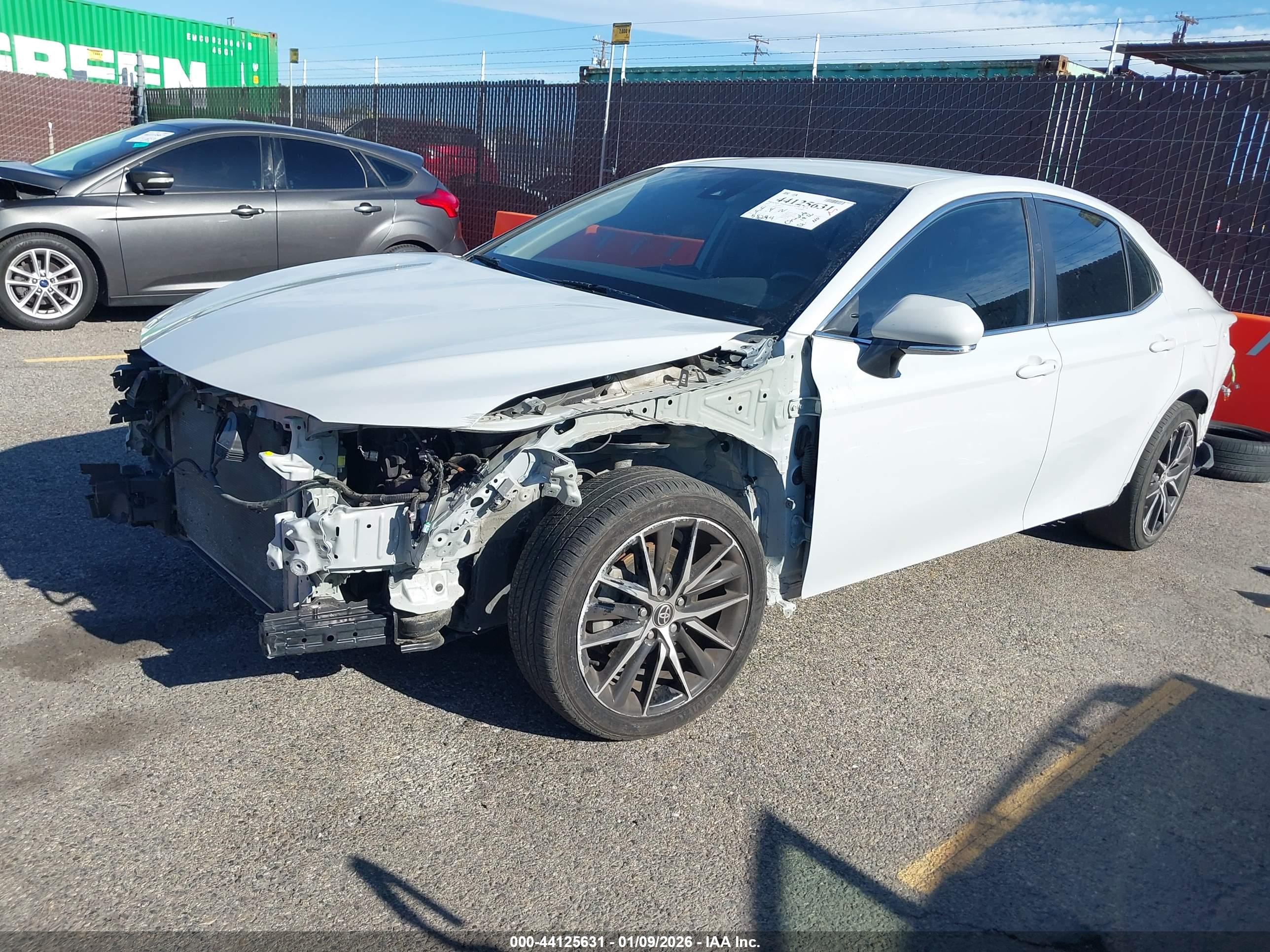 TOYOTA CAMRY image 2