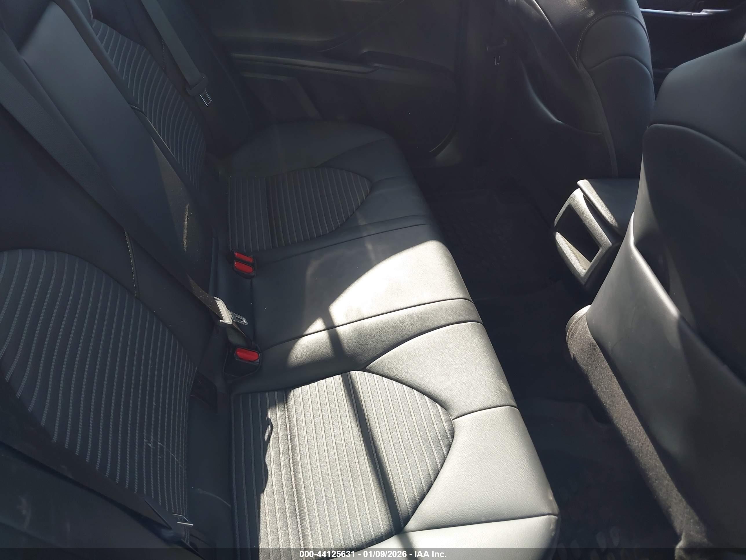 TOYOTA CAMRY image 8