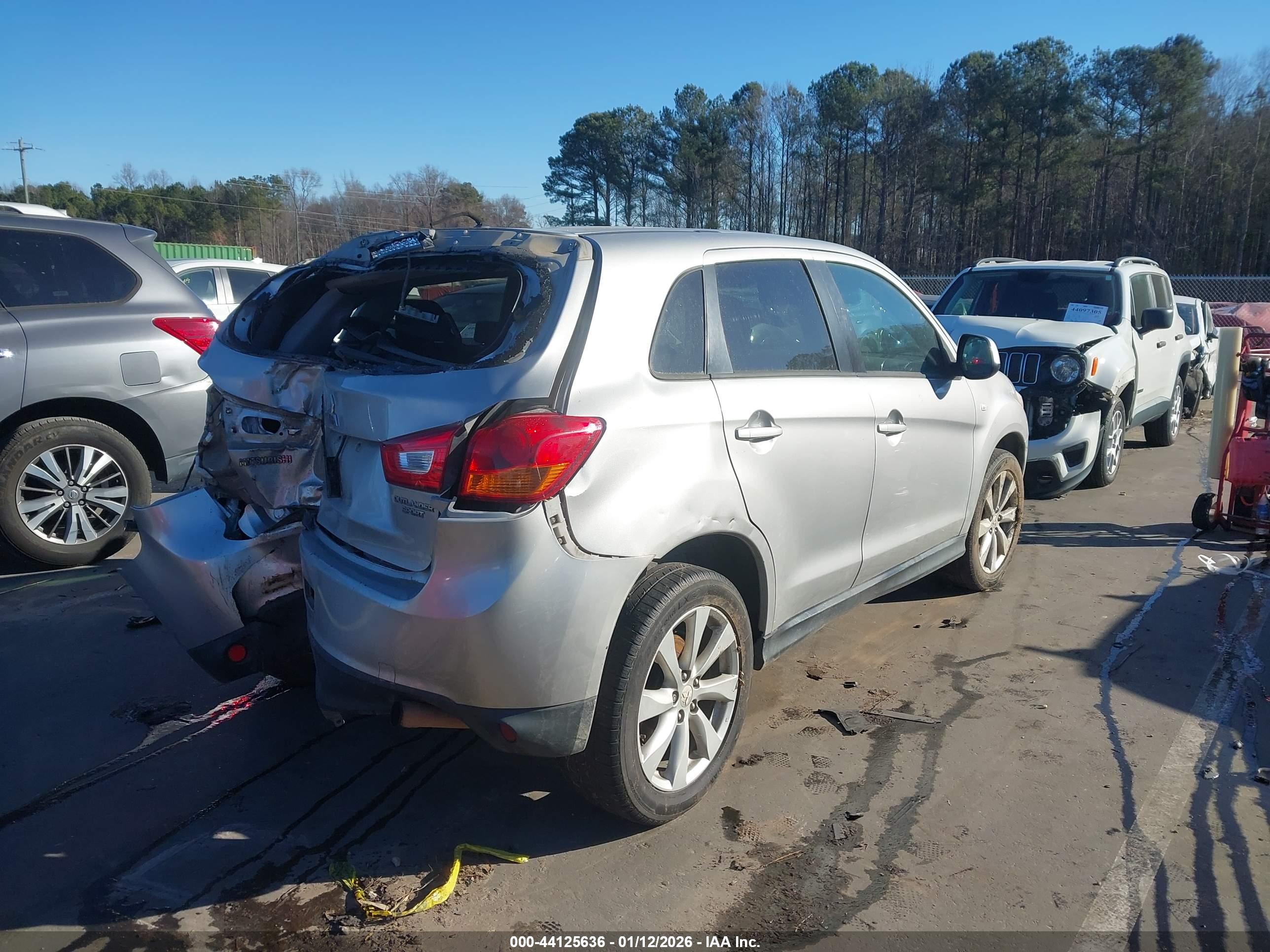 MITSUBISHI OUTLANDER image 4