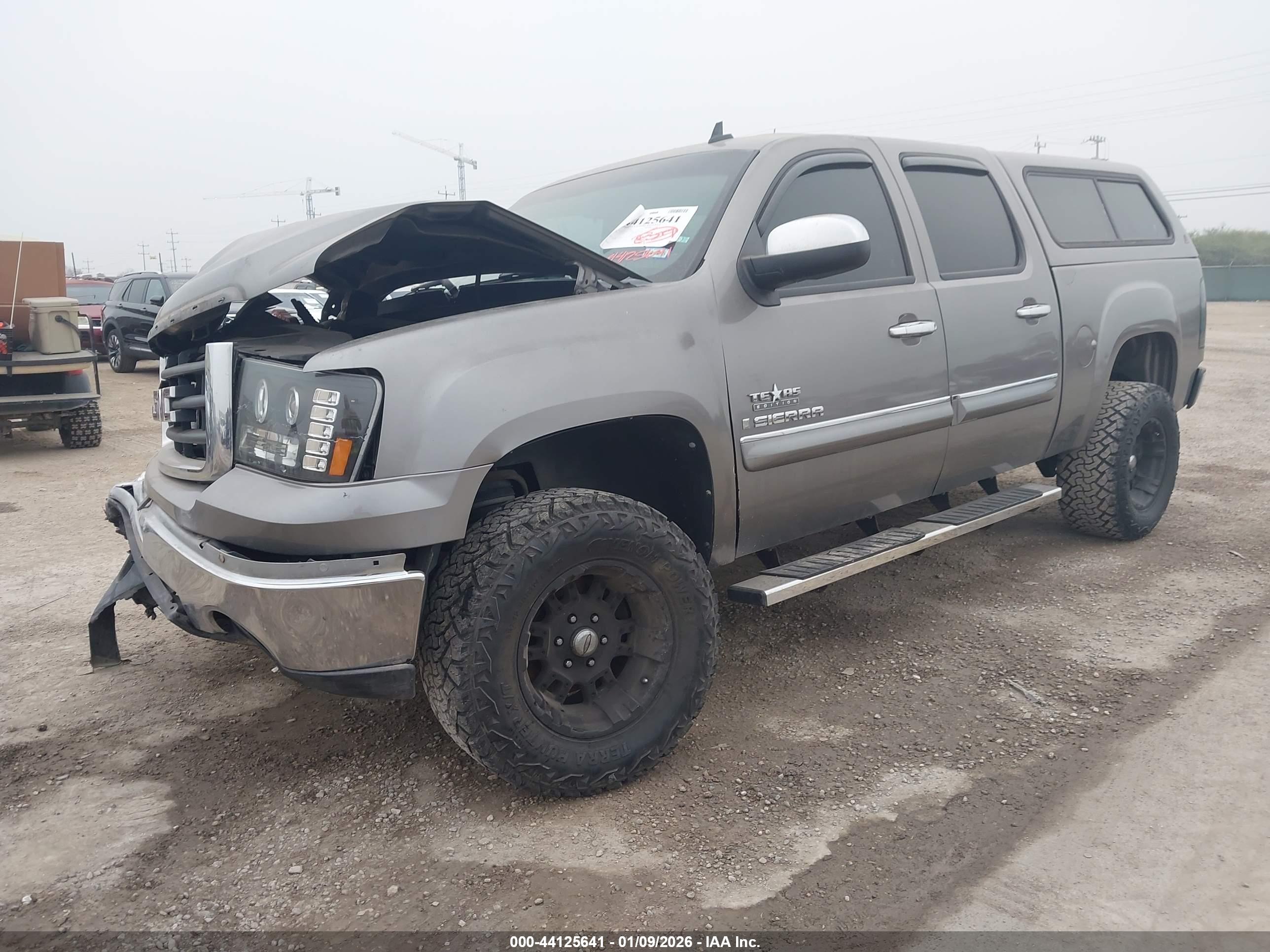GMC SIERRA image 2