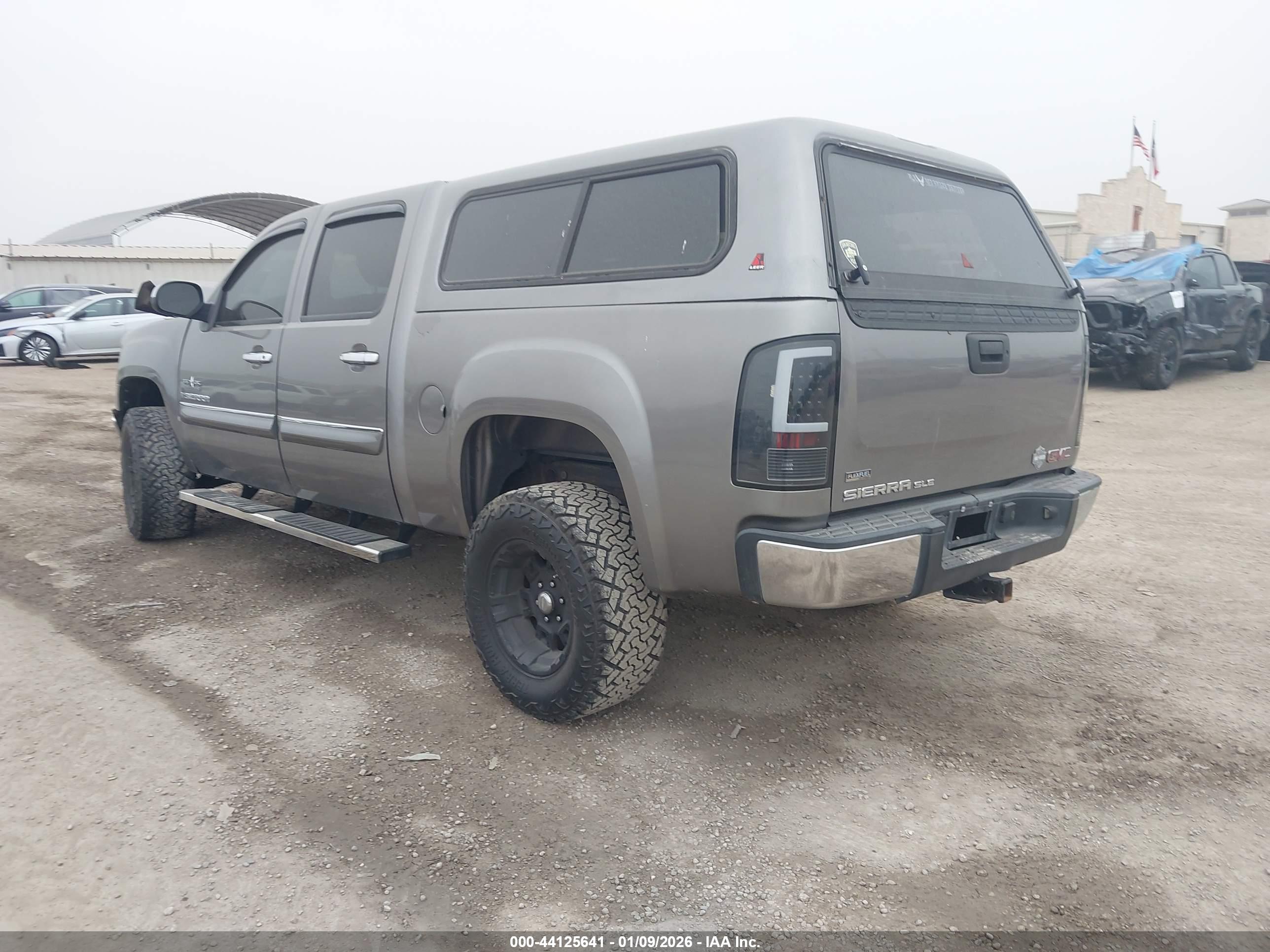 GMC SIERRA image 3