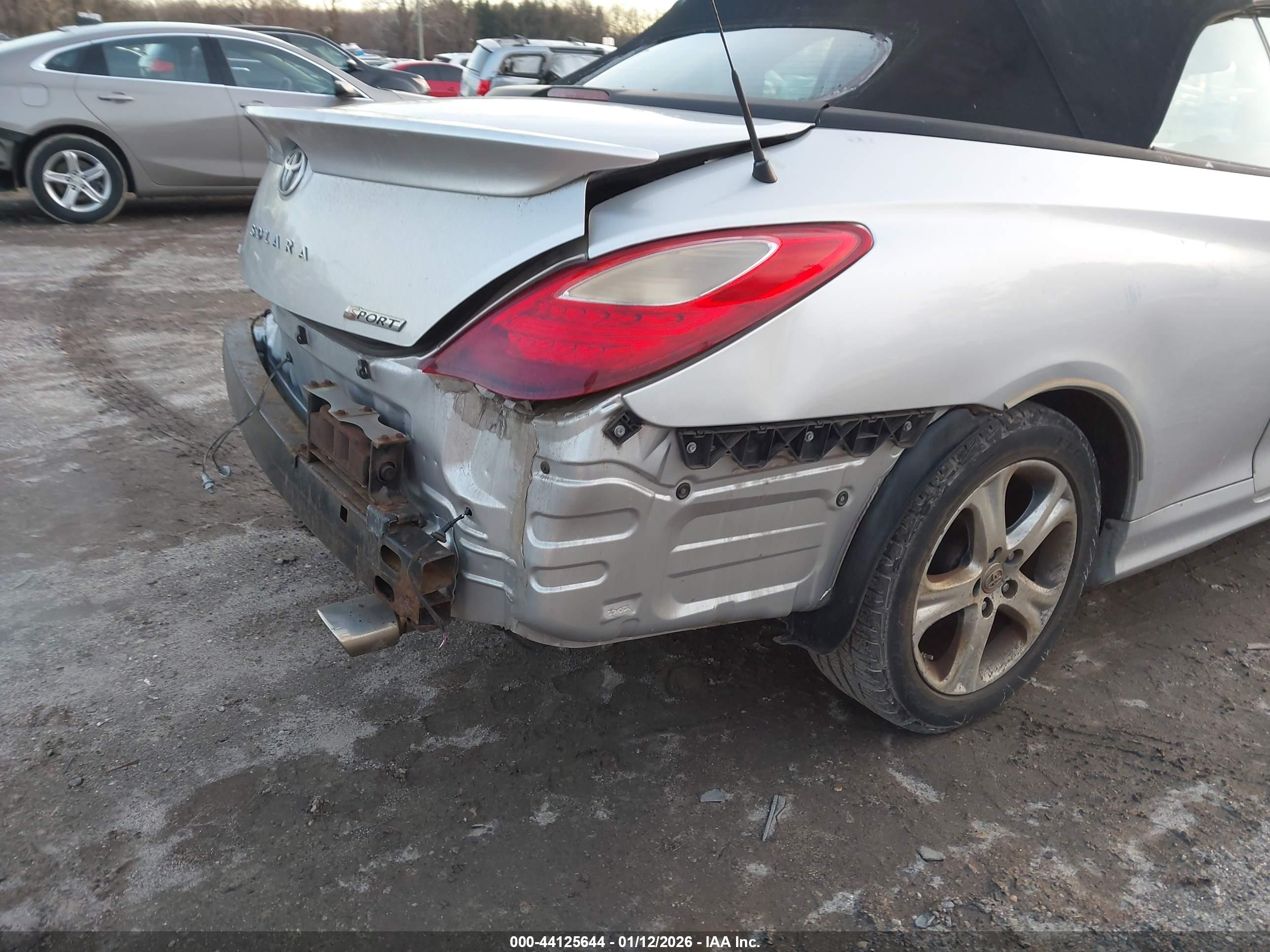 TOYOTA CAMRY image 6