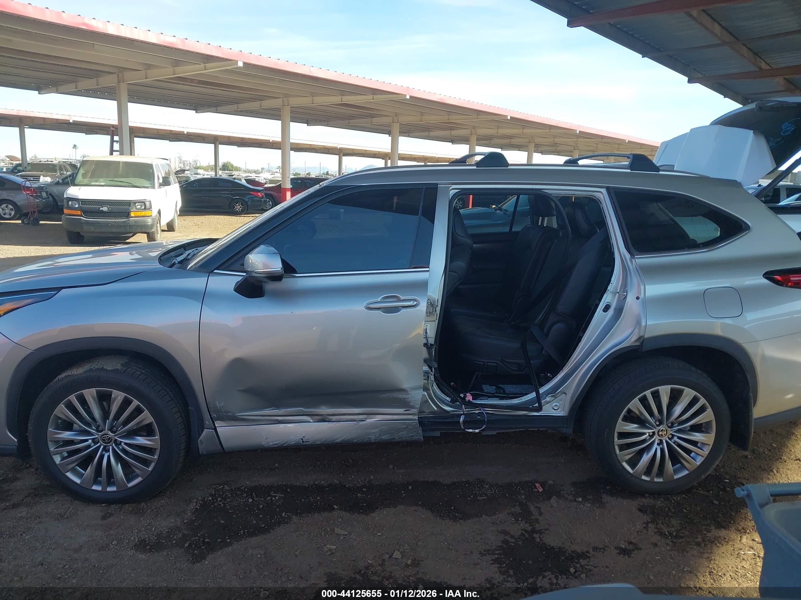 TOYOTA HIGHLANDER image 6