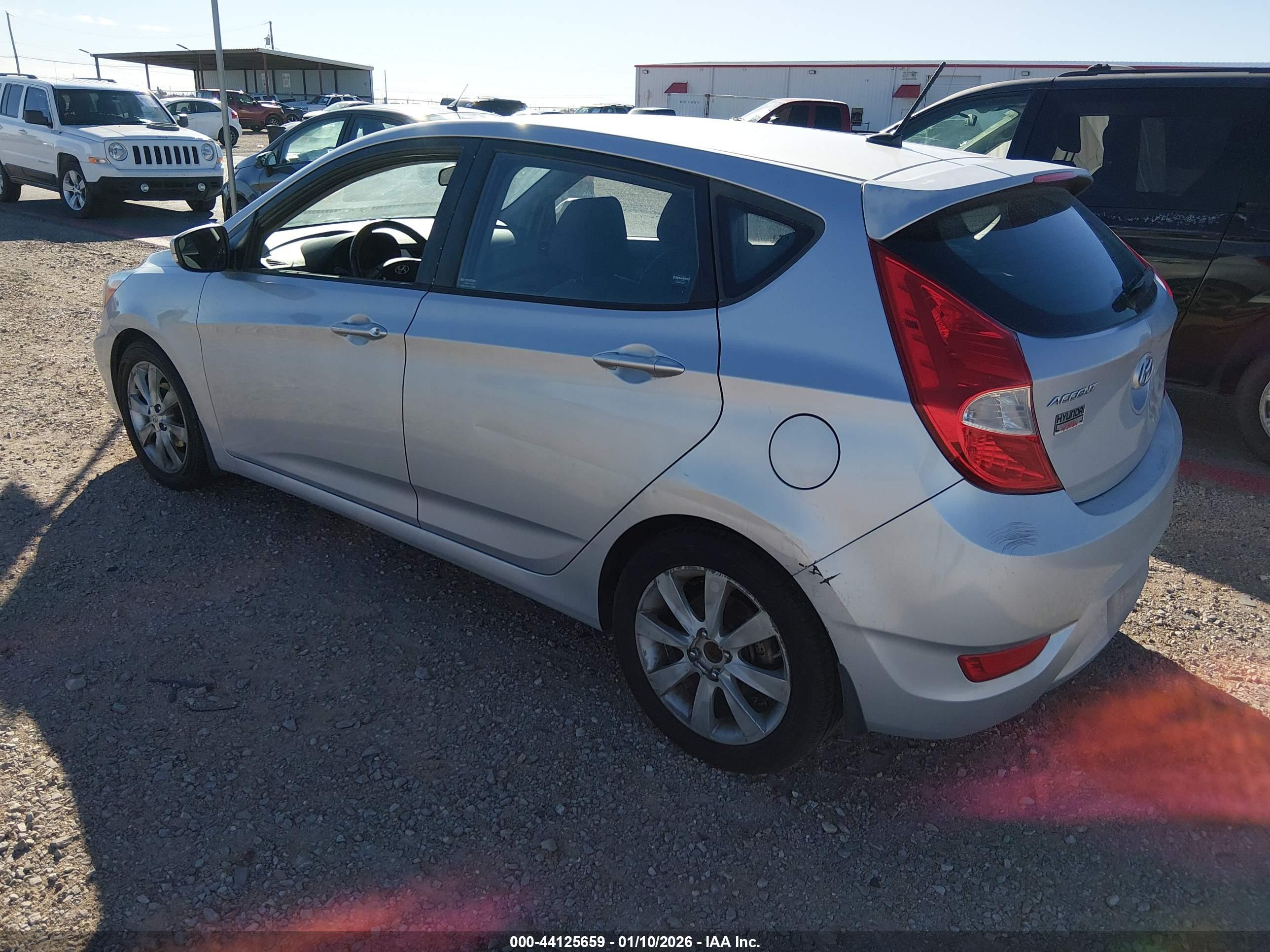 HYUNDAI ACCENT image 3