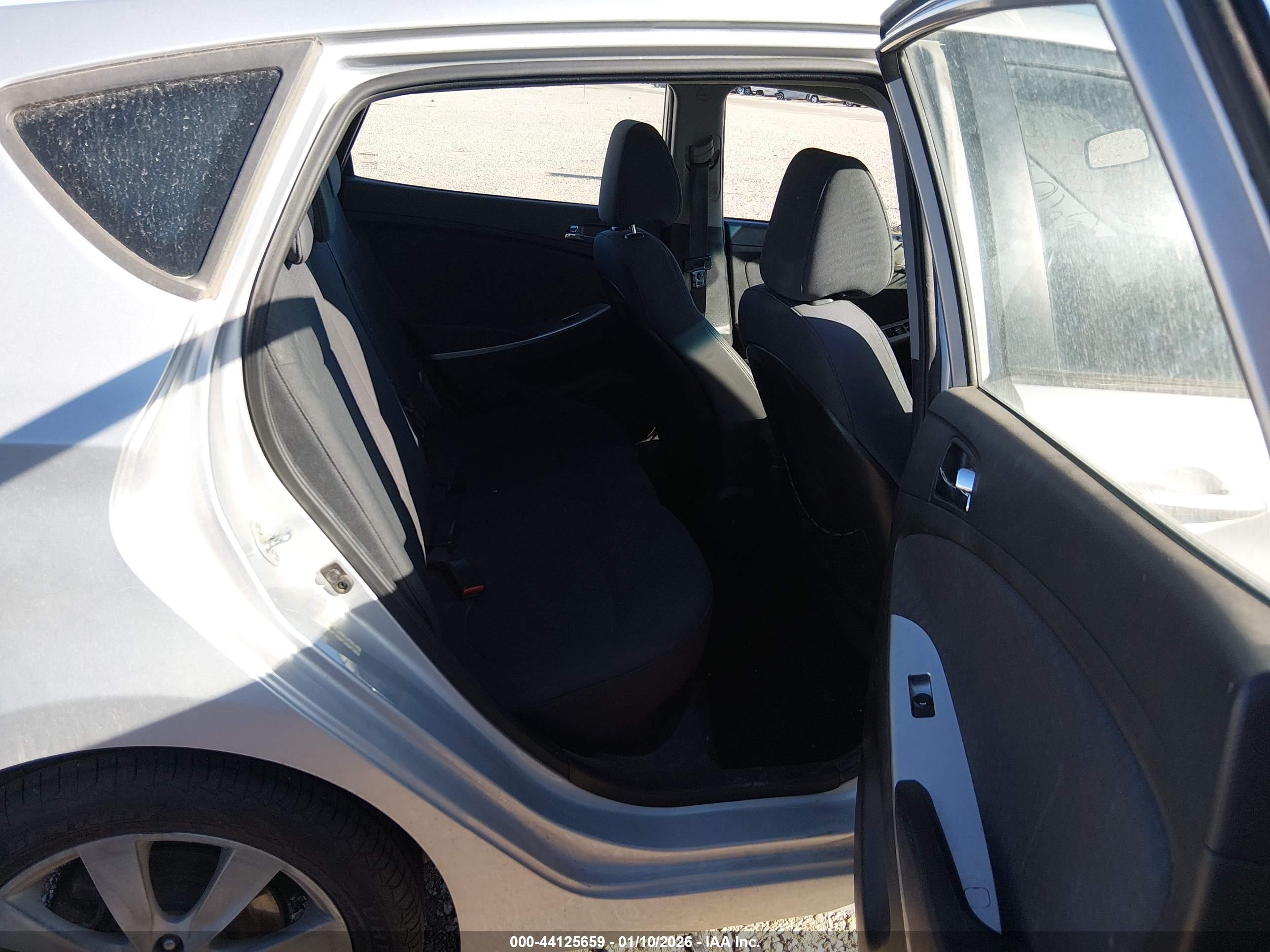 HYUNDAI ACCENT image 8