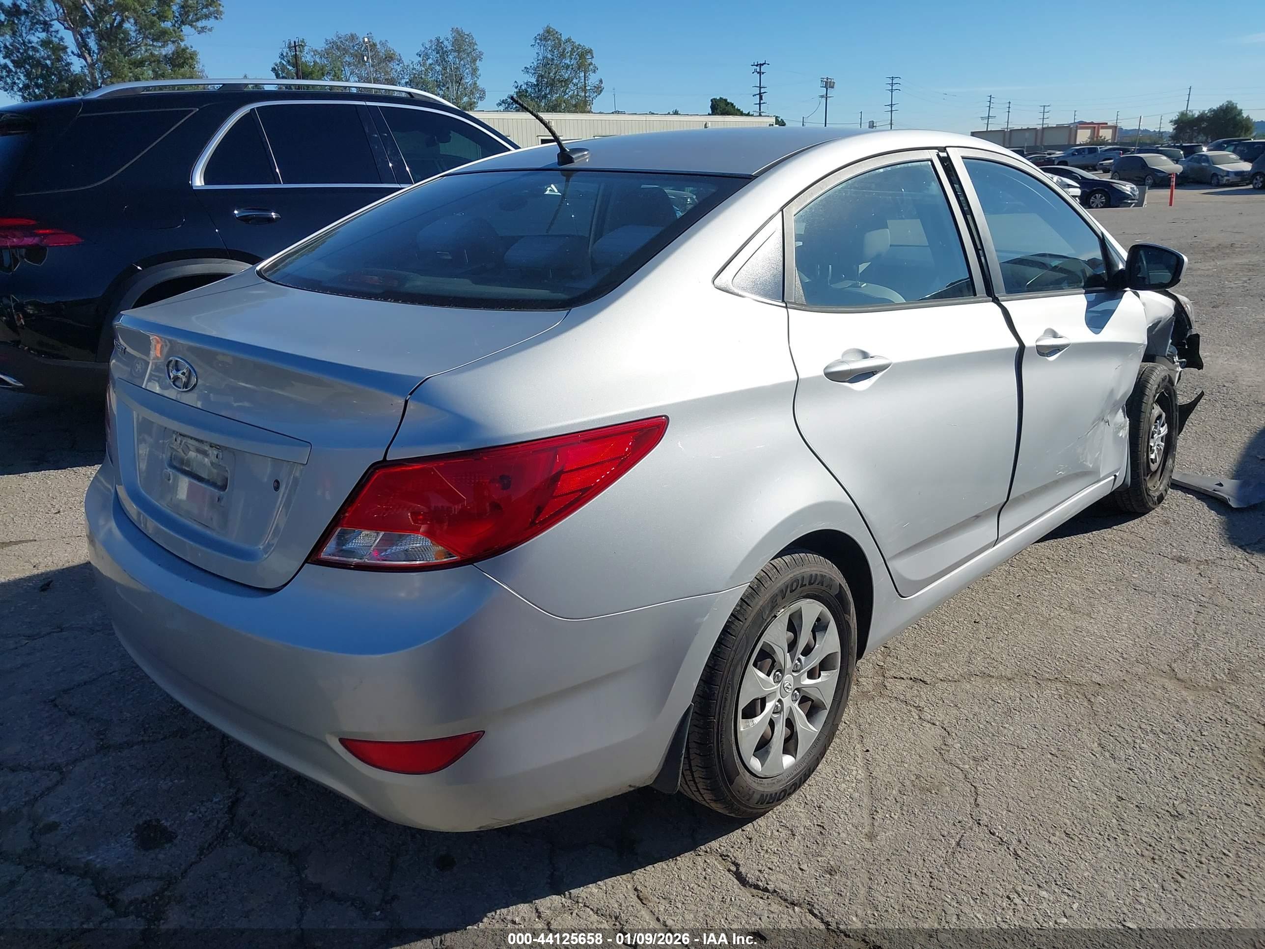 HYUNDAI ACCENT image 4