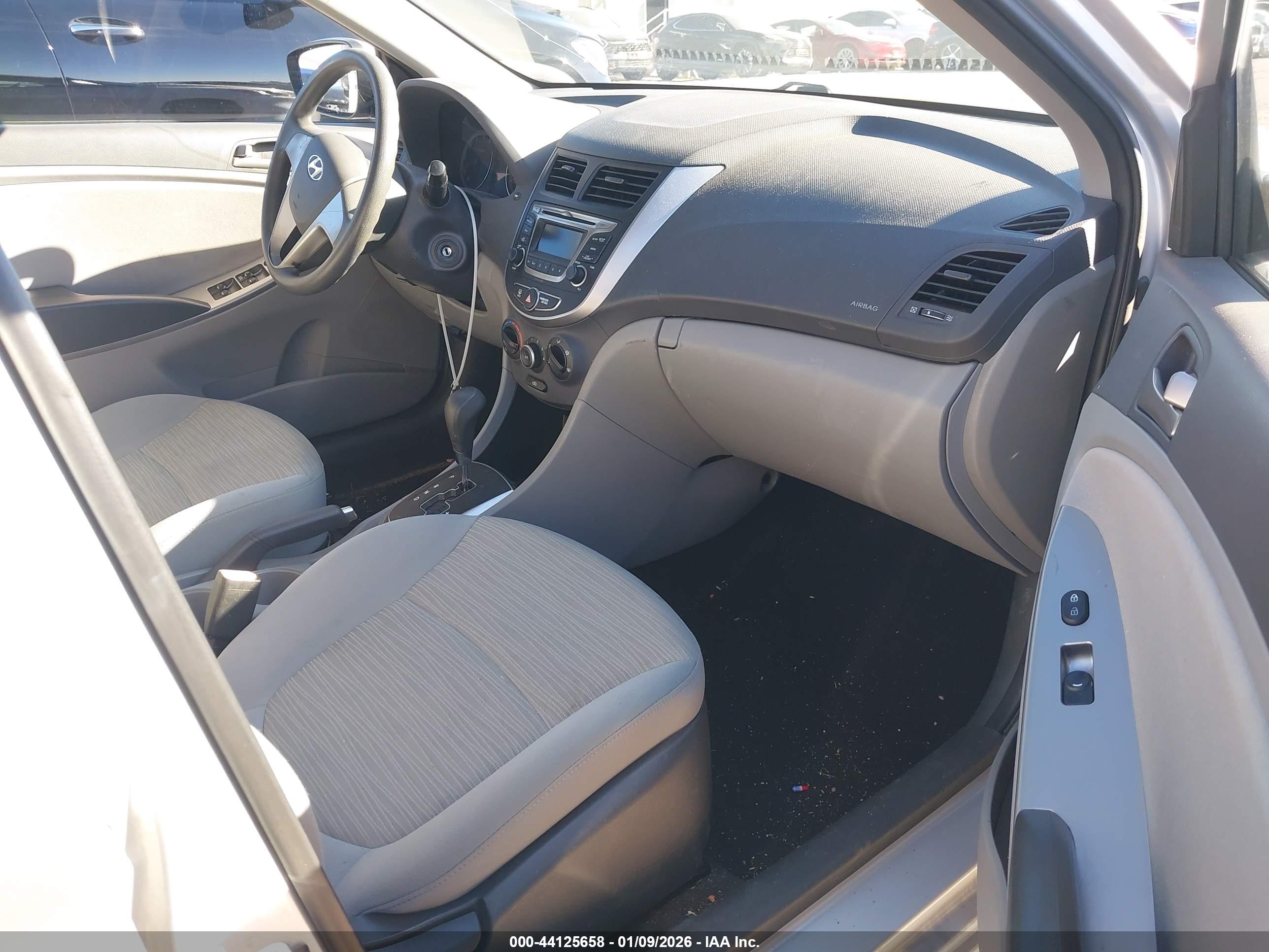 HYUNDAI ACCENT image 5
