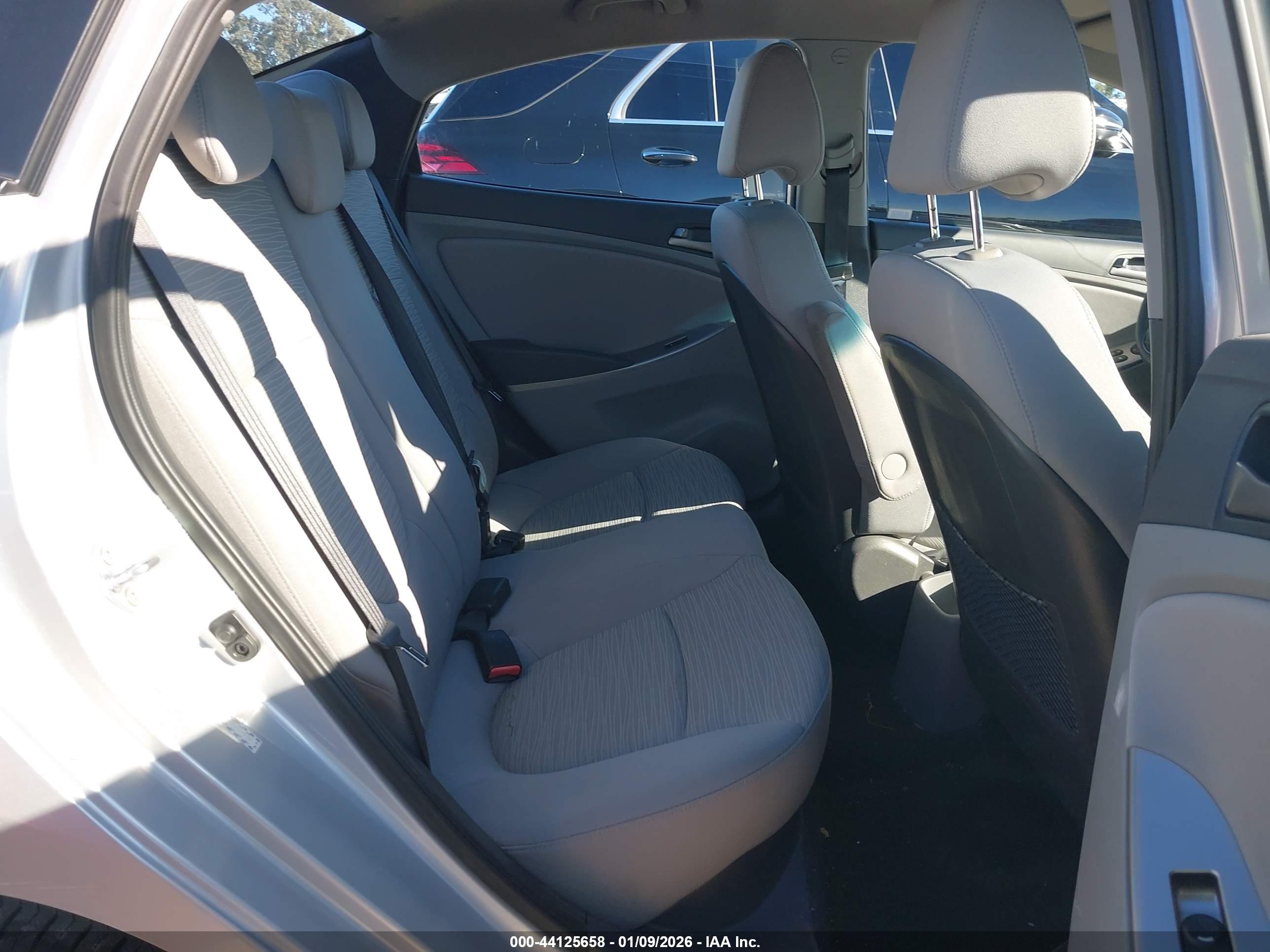 HYUNDAI ACCENT image 8