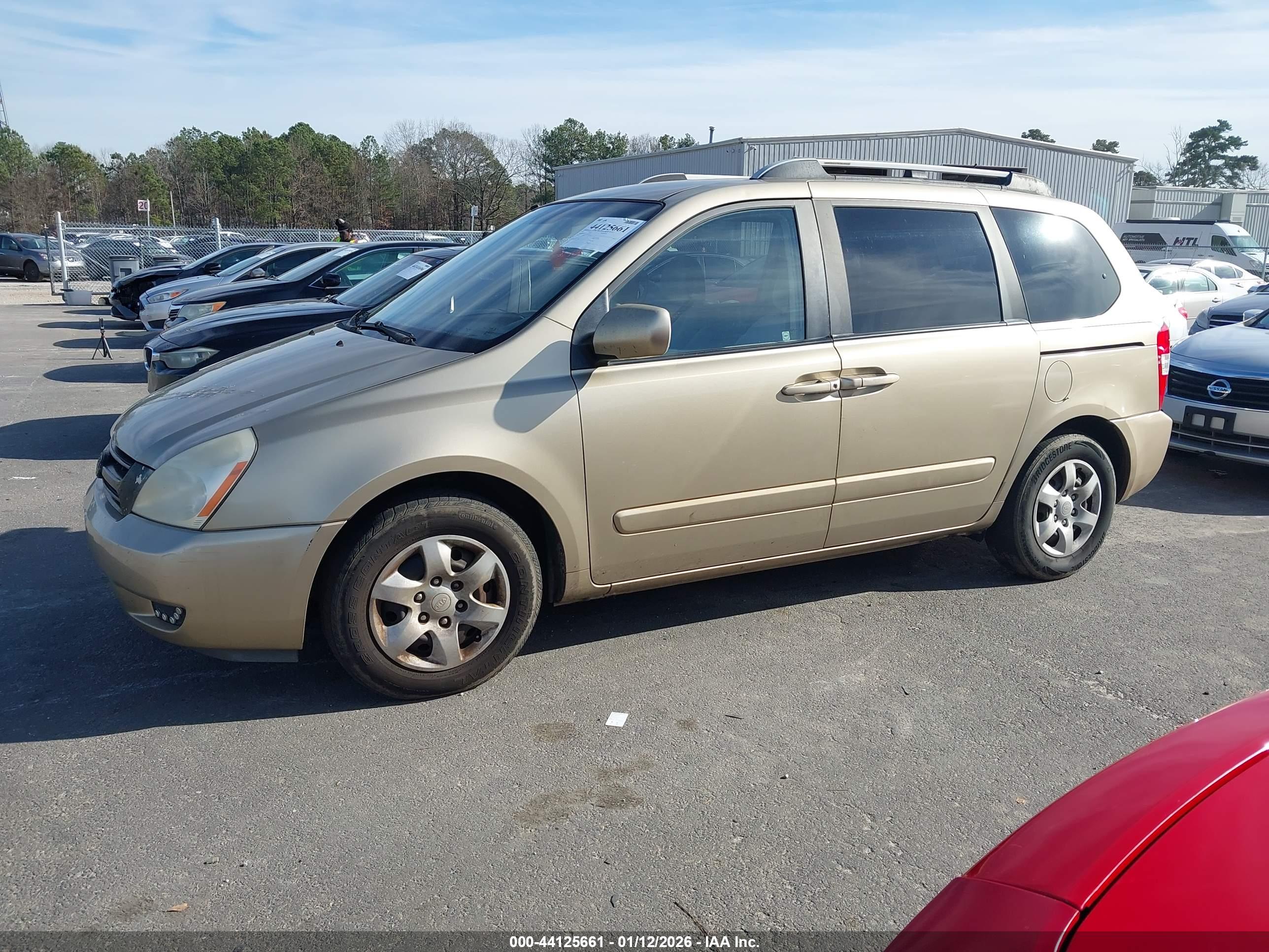 KIA SEDONA image 2