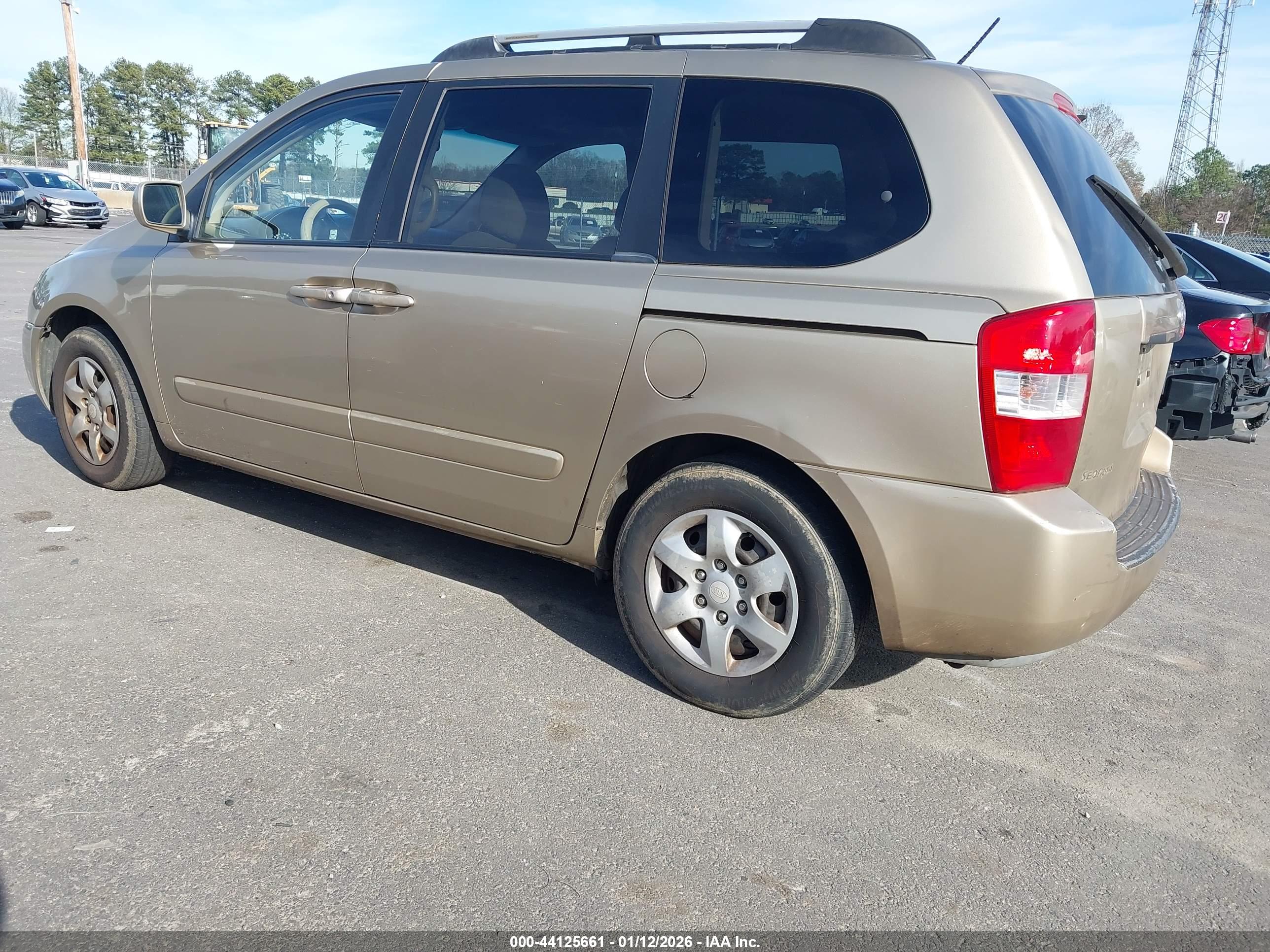 KIA SEDONA image 3