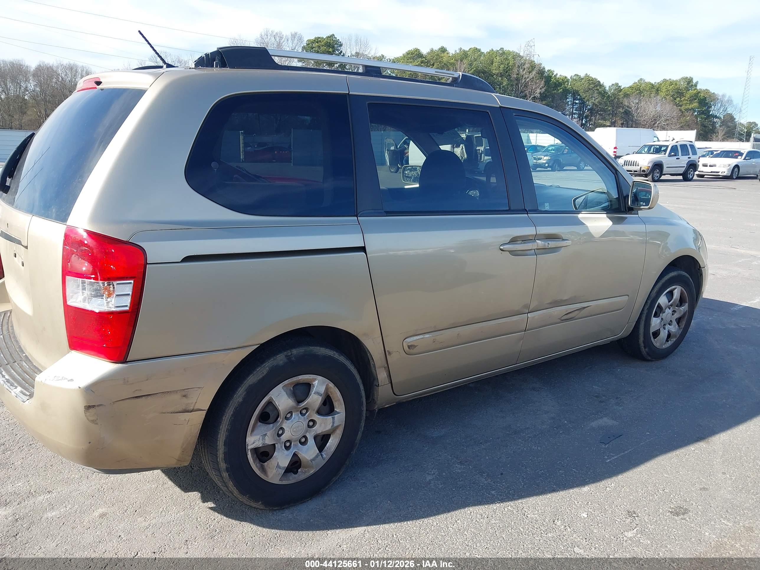 KIA SEDONA image 4