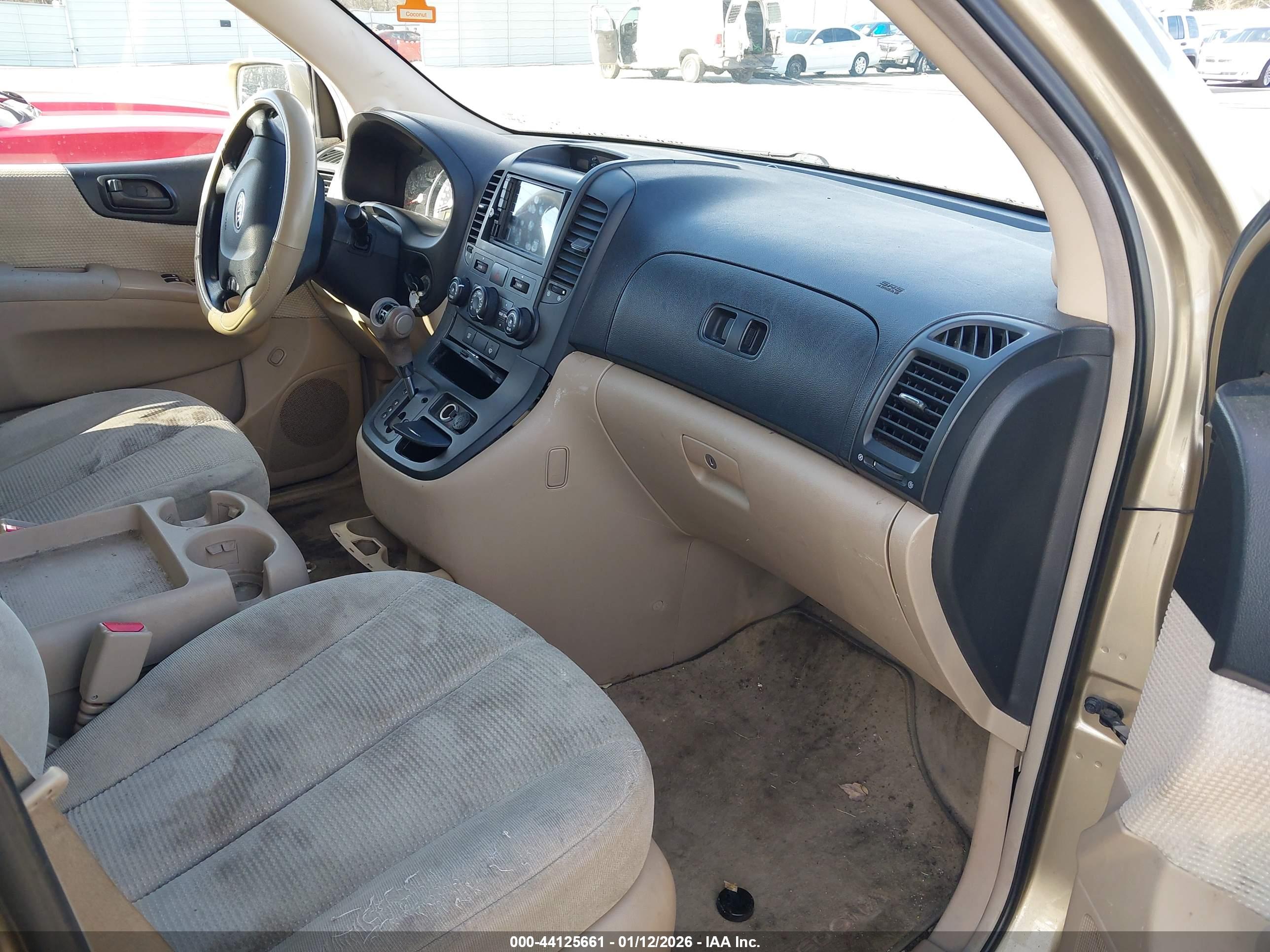 KIA SEDONA image 5