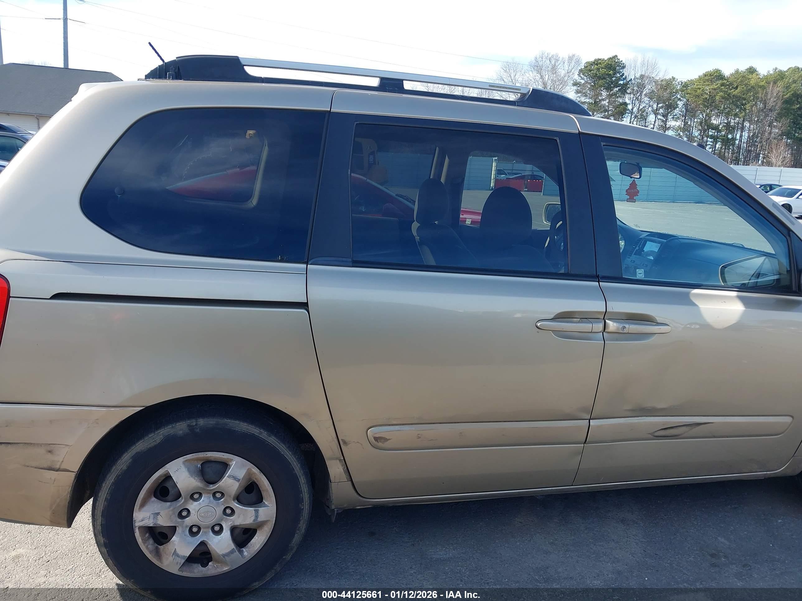 KIA SEDONA image 6