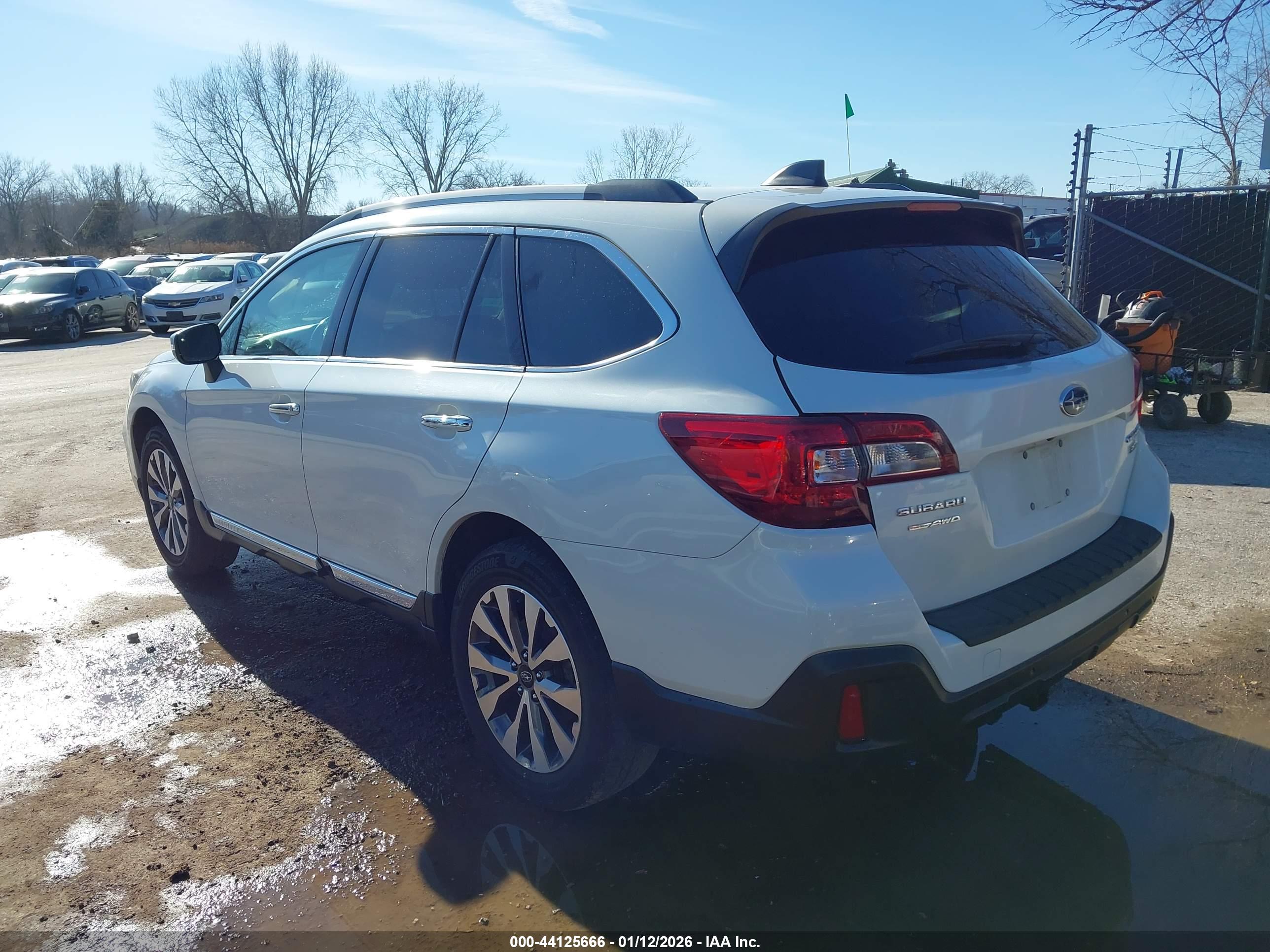 SUBARU OUTBACK image 3