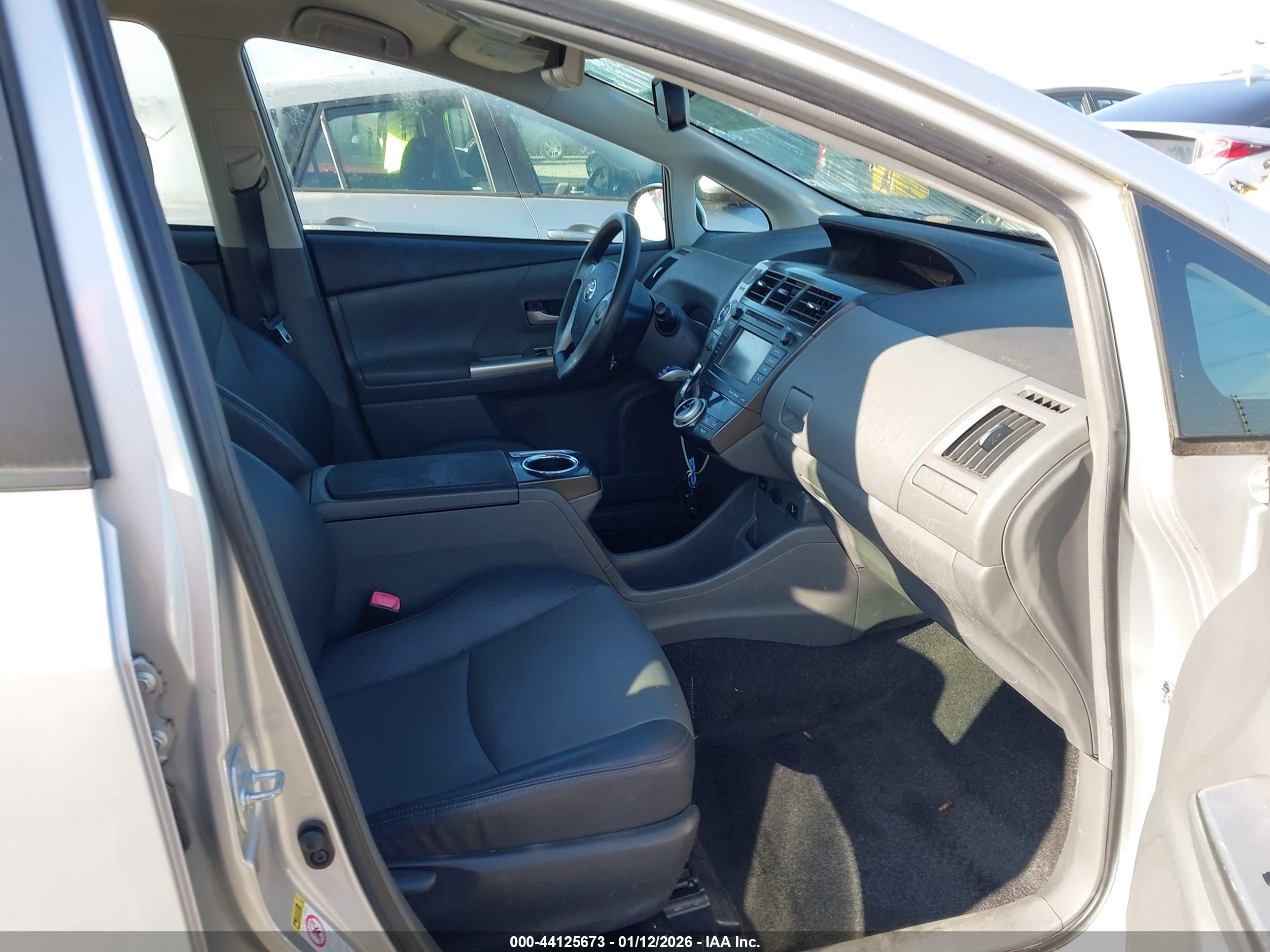 TOYOTA PRIUS image 5