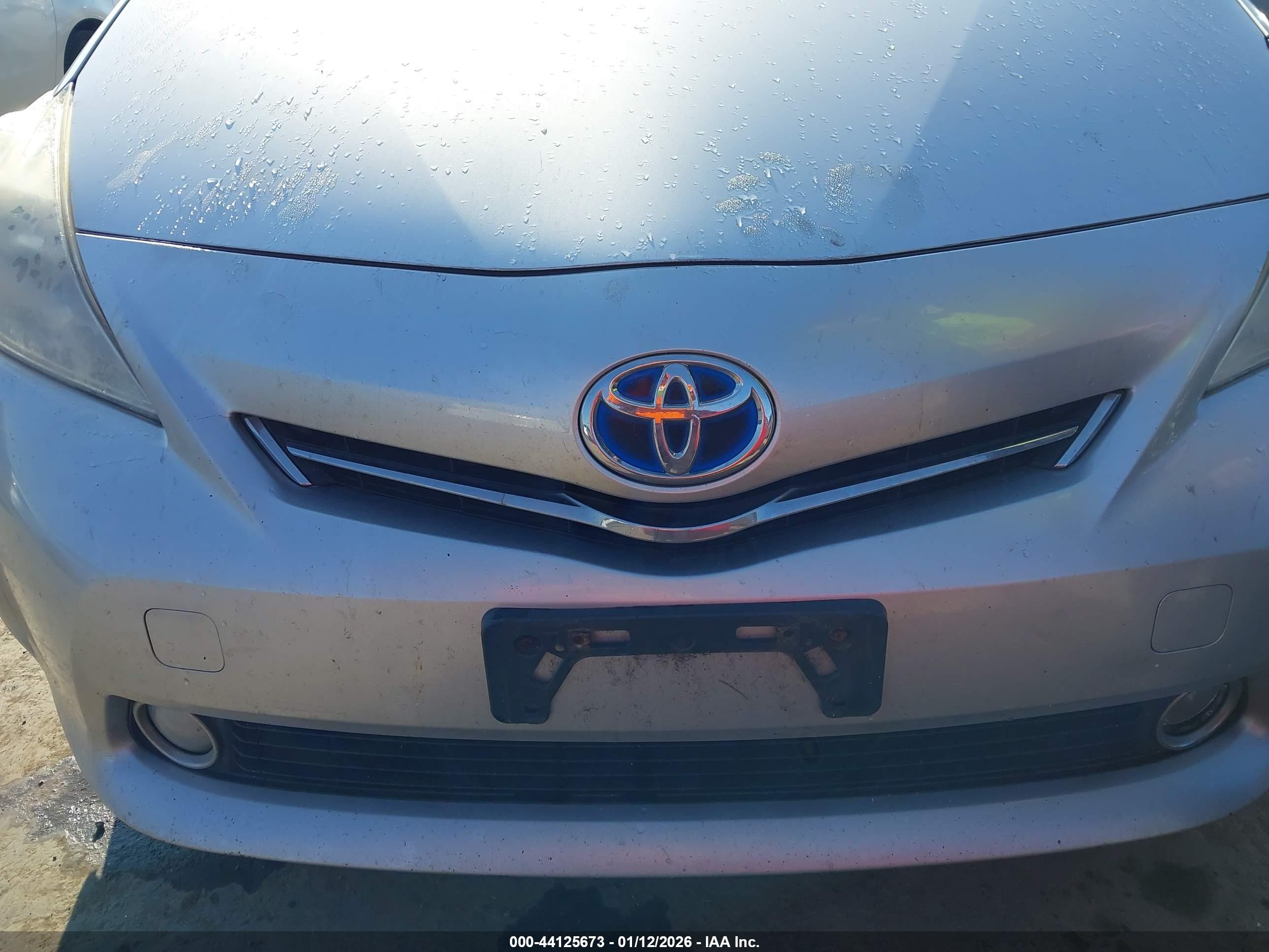 TOYOTA PRIUS image 6