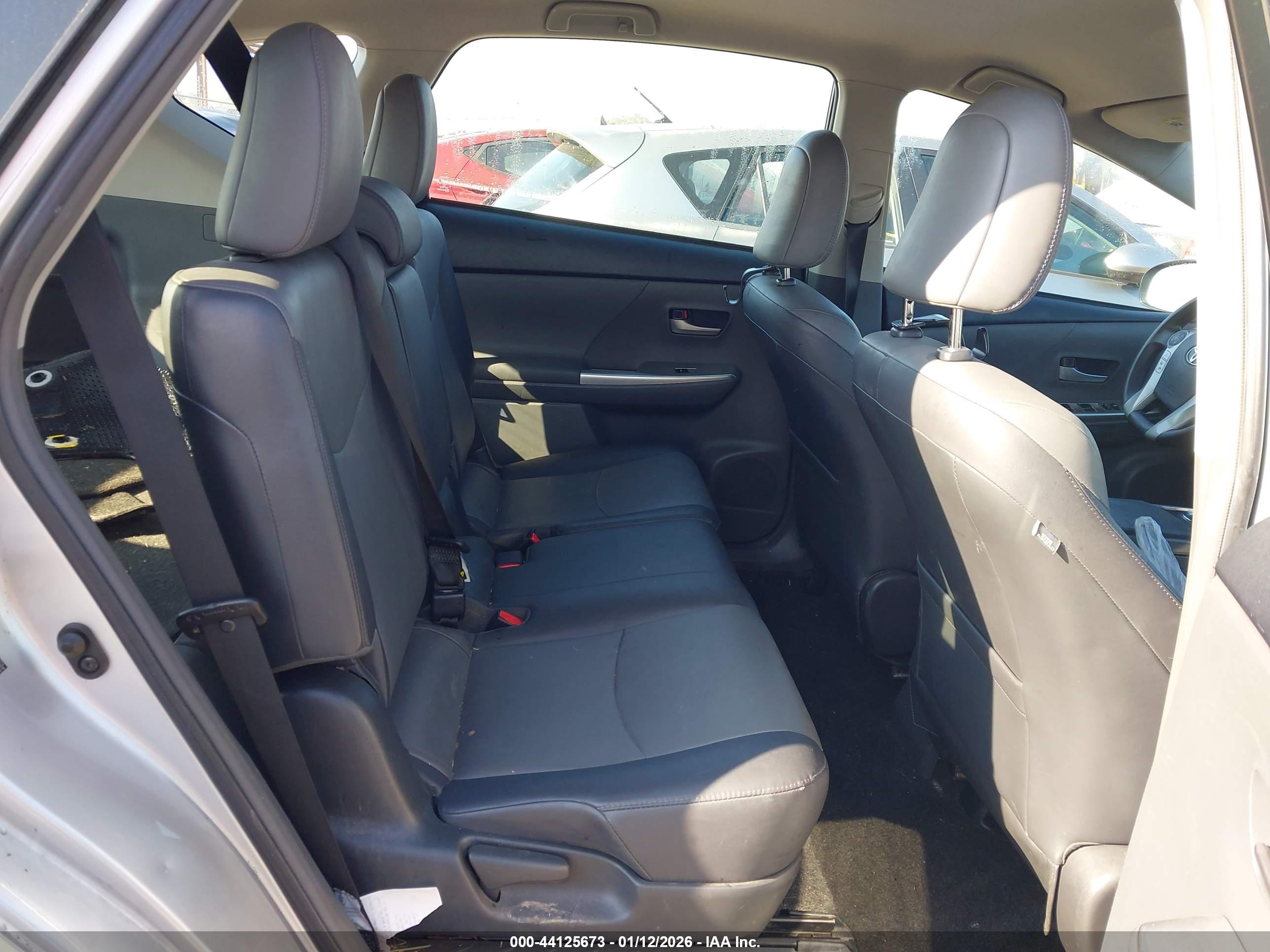 TOYOTA PRIUS image 8