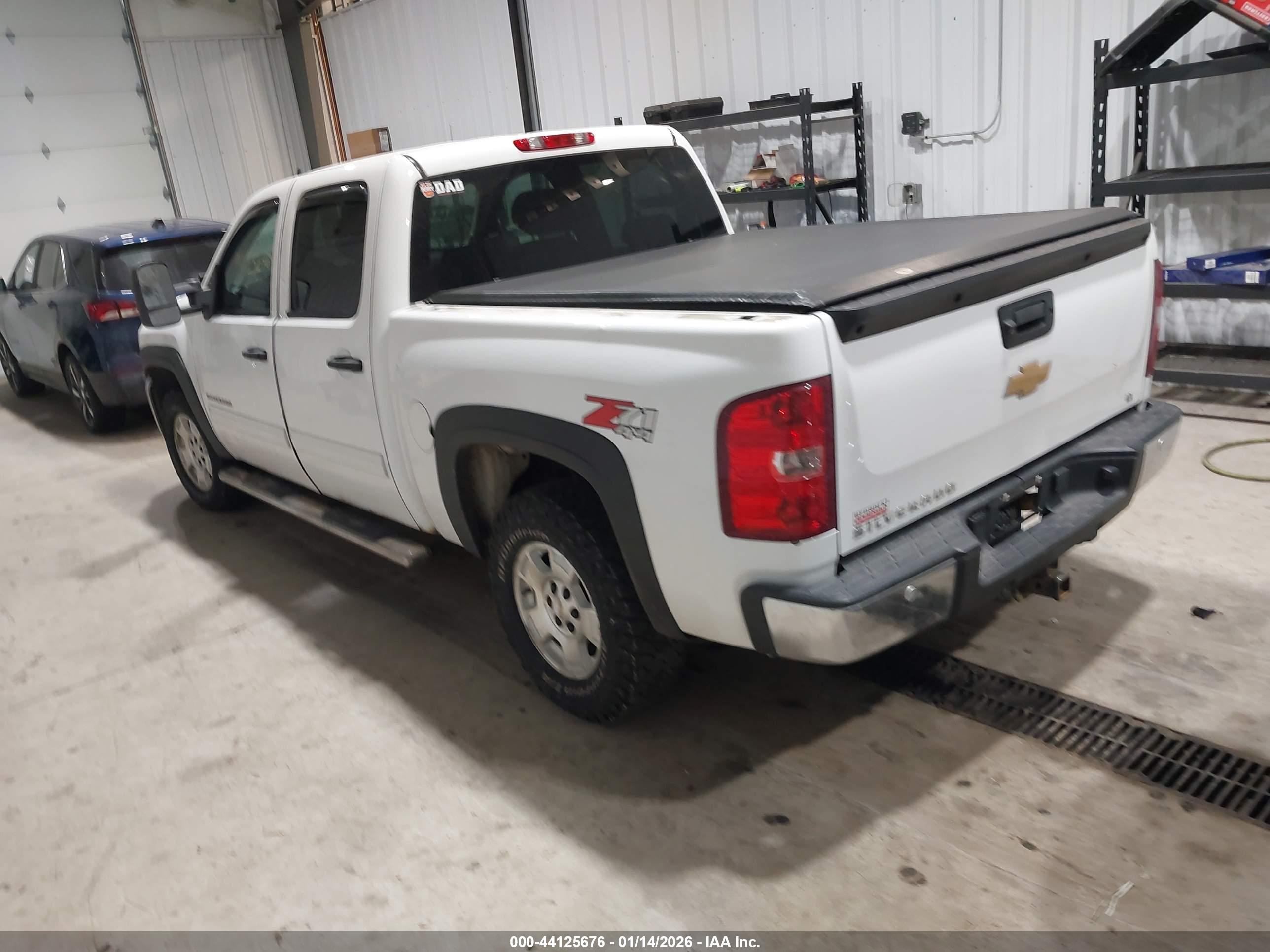 CHEVROLET SILVERADO image 3