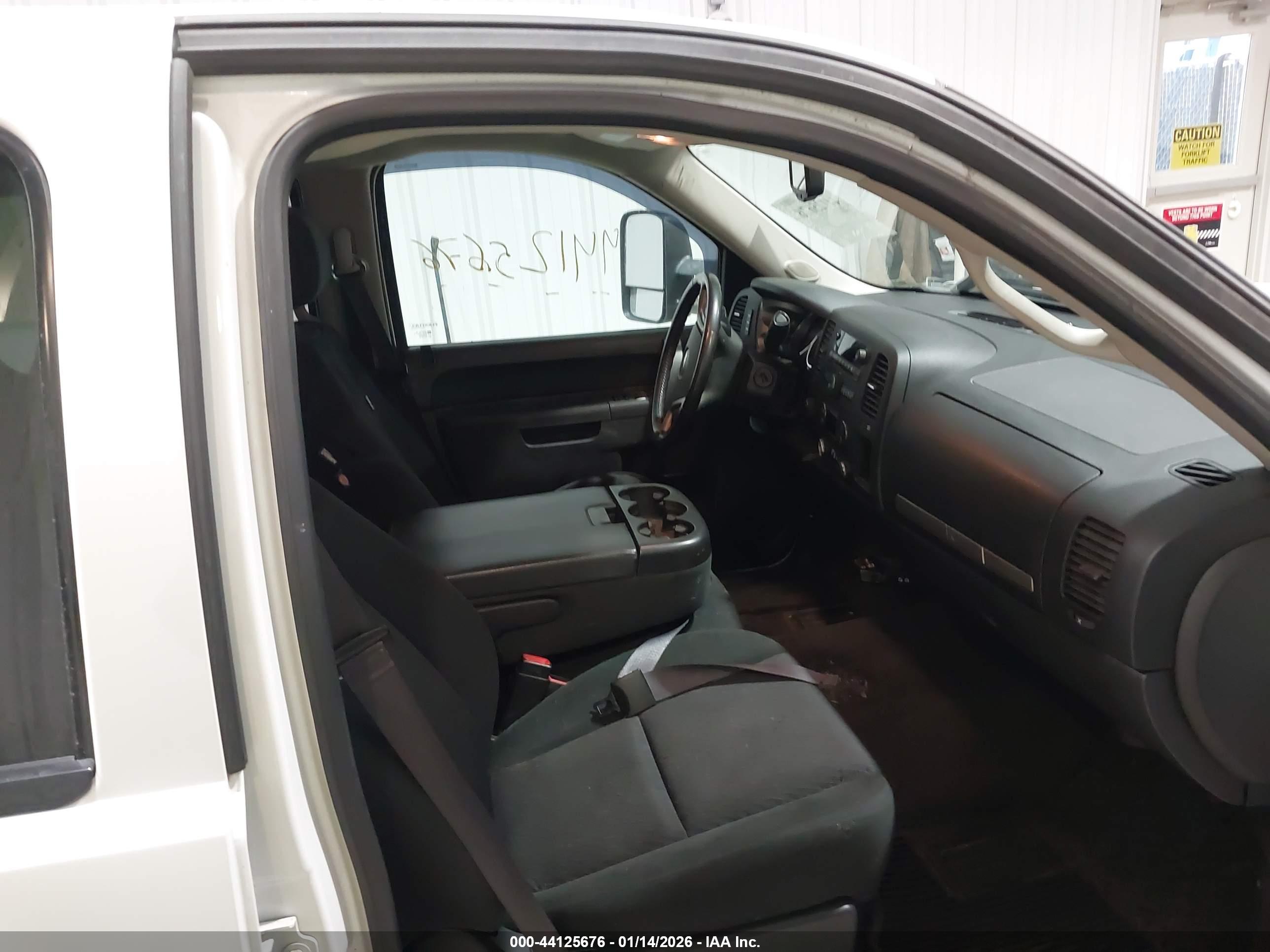 CHEVROLET SILVERADO image 5