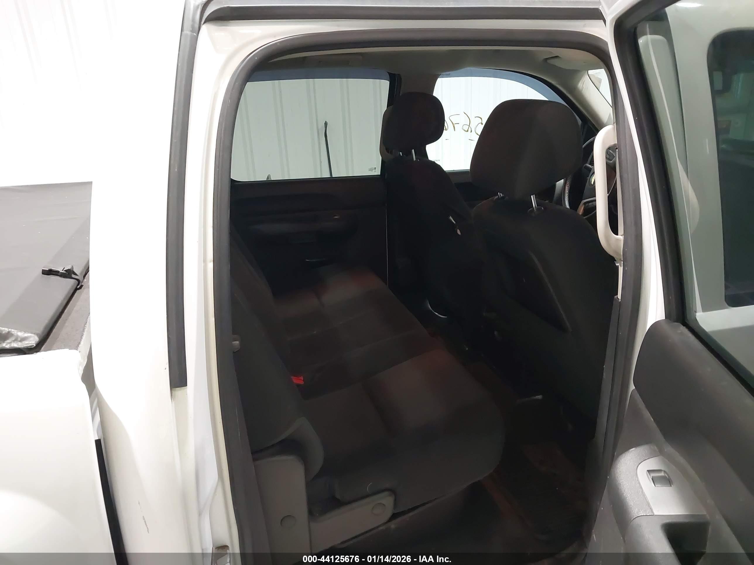 CHEVROLET SILVERADO image 8